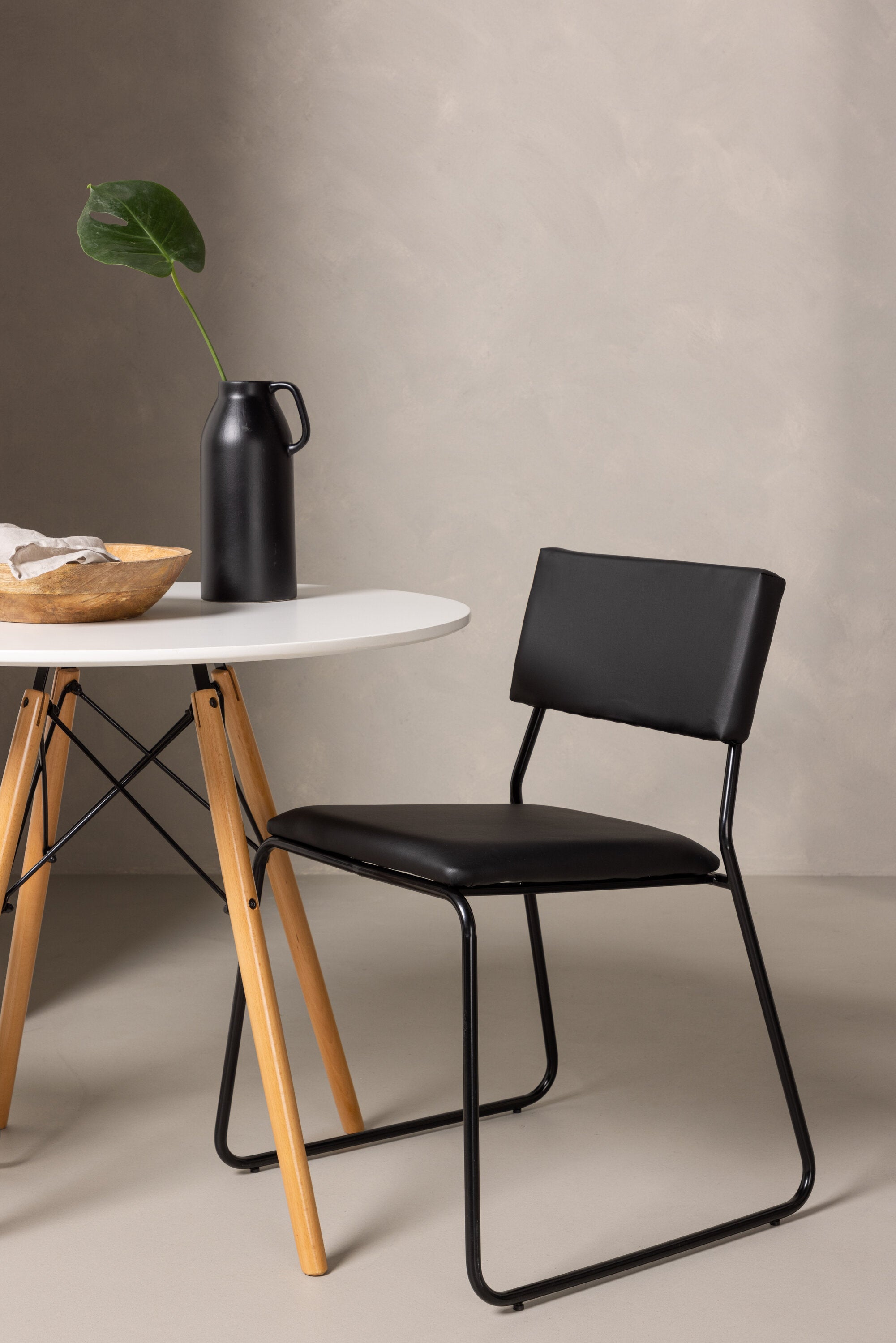 Danburi Esszimmerset + Kenth ⌀60cm/2St. in Schwarz präsentiert im Onlineshop von KAQTU Design AG. Esszimmerset ist von Venture Home