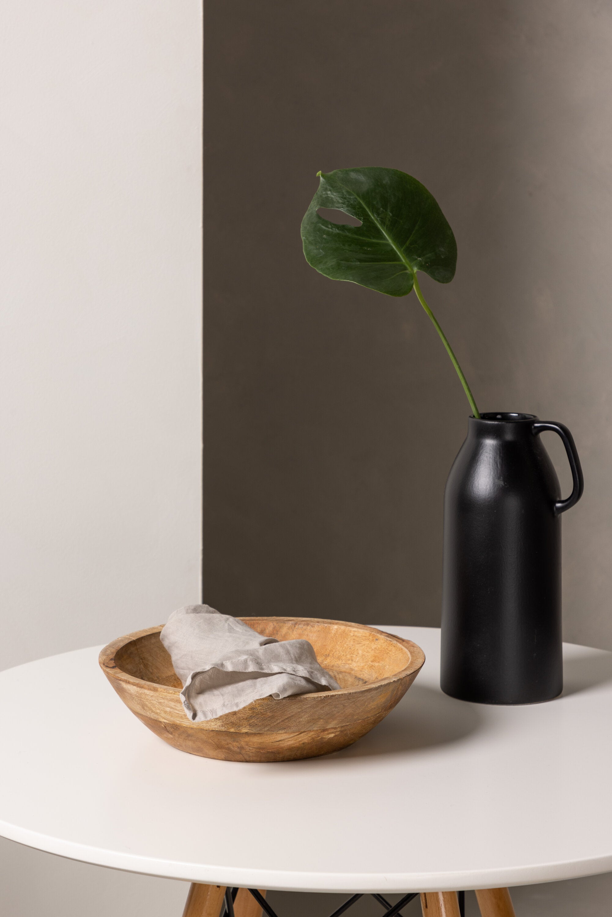 Danburi Esszimmerset + Kenth ⌀60cm/2St. in Schwarz präsentiert im Onlineshop von KAQTU Design AG. Esszimmerset ist von Venture Home