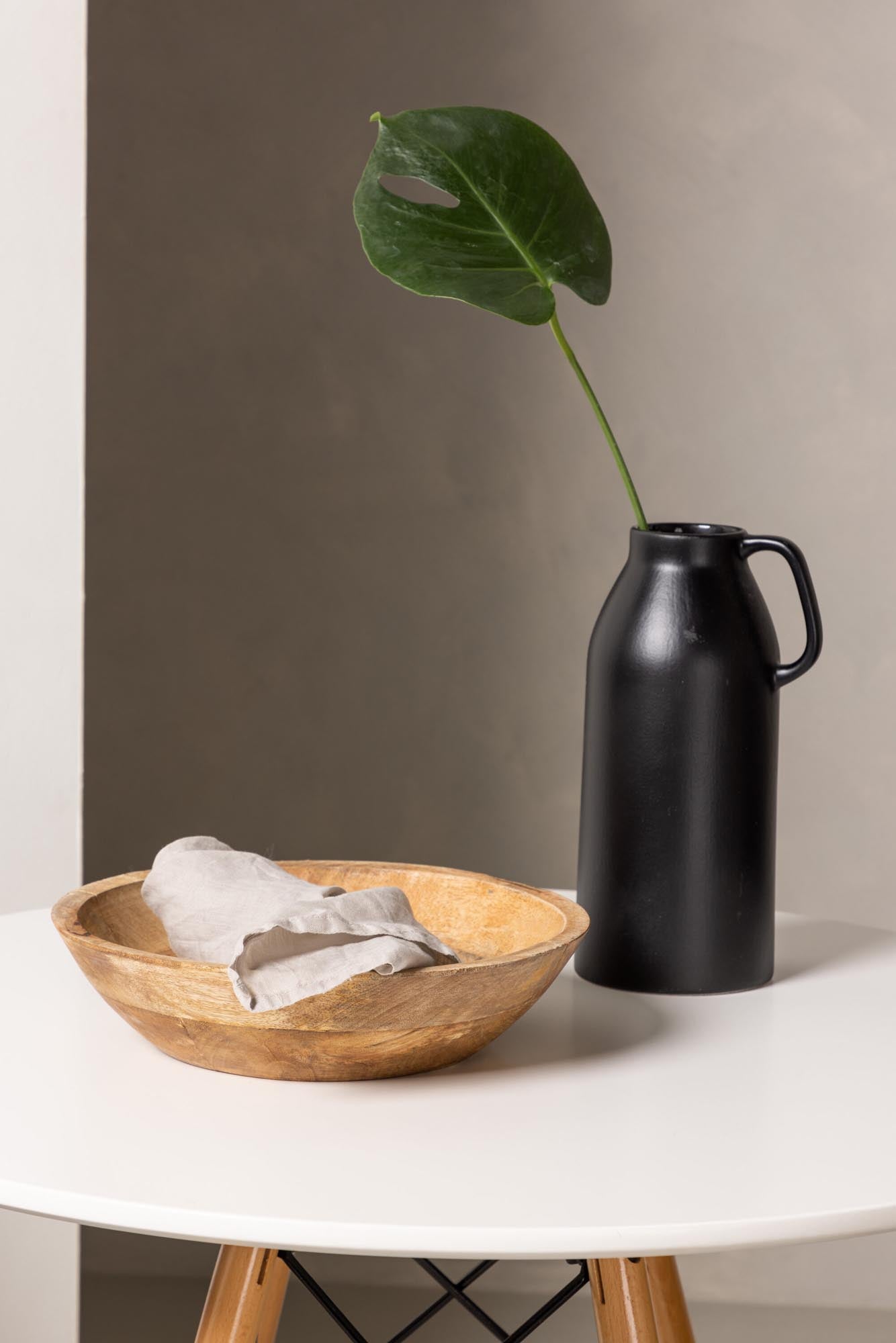 Stilvolles Danburi Set mit Polar Tisch, perfekt für kompakte Essbereiche.