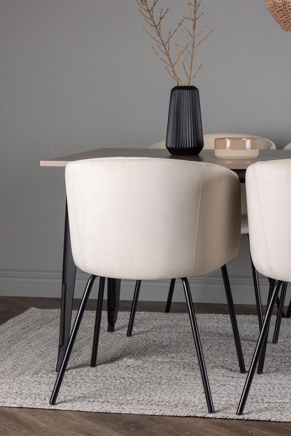 Tempe Esszimmerset + Berit 140cm/4St. in Beige, Schwarz präsentiert im Onlineshop von KAQTU Design AG. Esszimmerset ist von Venture Home