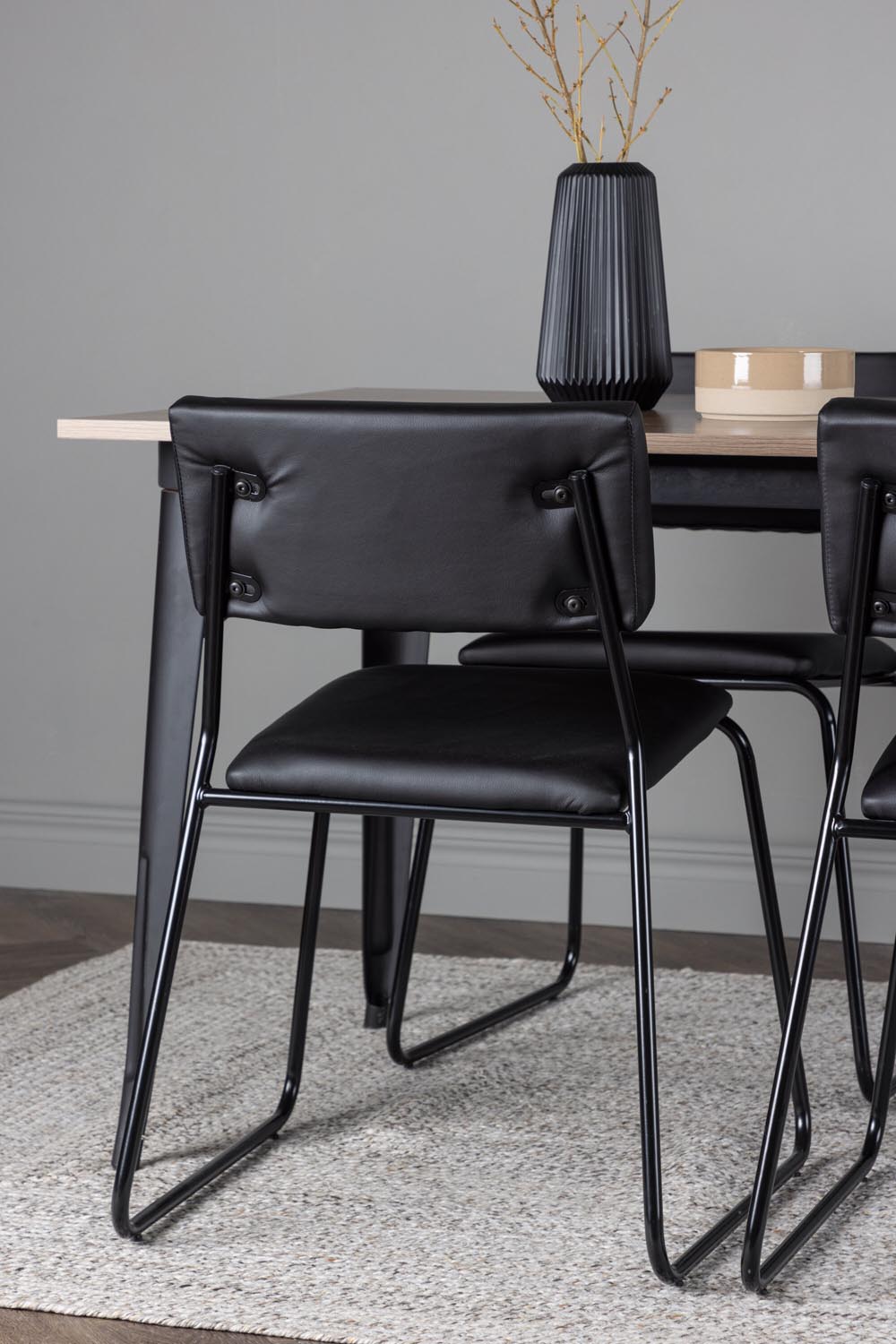 Tempe Esszimmerset + Kenth 140cm/4St. in Schwarz präsentiert im Onlineshop von KAQTU Design AG. Esszimmerset ist von Venture Home