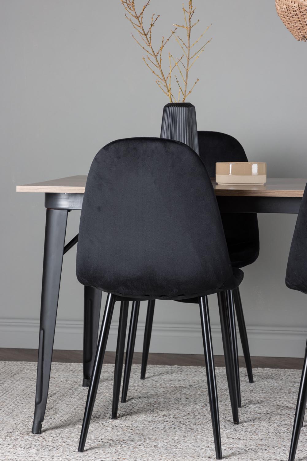 Tempe Esszimmerset + Polar 140cm/4St. in Schwarz präsentiert im Onlineshop von KAQTU Design AG. Esszimmerset ist von Venture Home