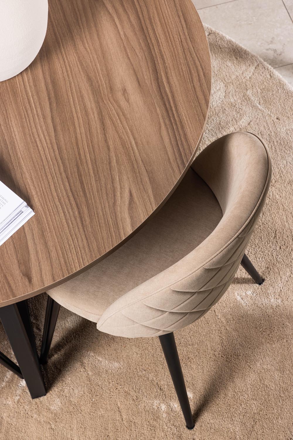 Durango Esszimmerset + Velvet ⌀120cm/4St. in Beige, Schwarz präsentiert im Onlineshop von KAQTU Design AG. Esszimmerset ist von Venture Home