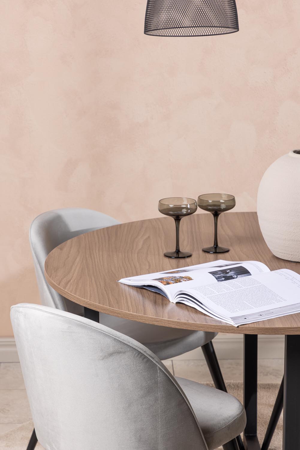 Durango Esszimmerset + Velvet ⌀120cm/4St. in Schwarzgrau präsentiert im Onlineshop von KAQTU Design AG. Esszimmerset ist von Venture Home