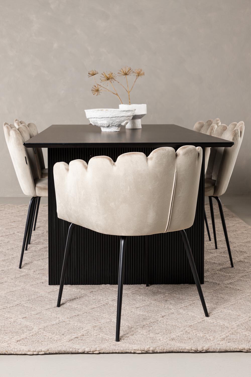 Vail Esszimmerset 200cm/4St. in Beige präsentiert im Onlineshop von KAQTU Design AG. Esszimmerset ist von Venture Home