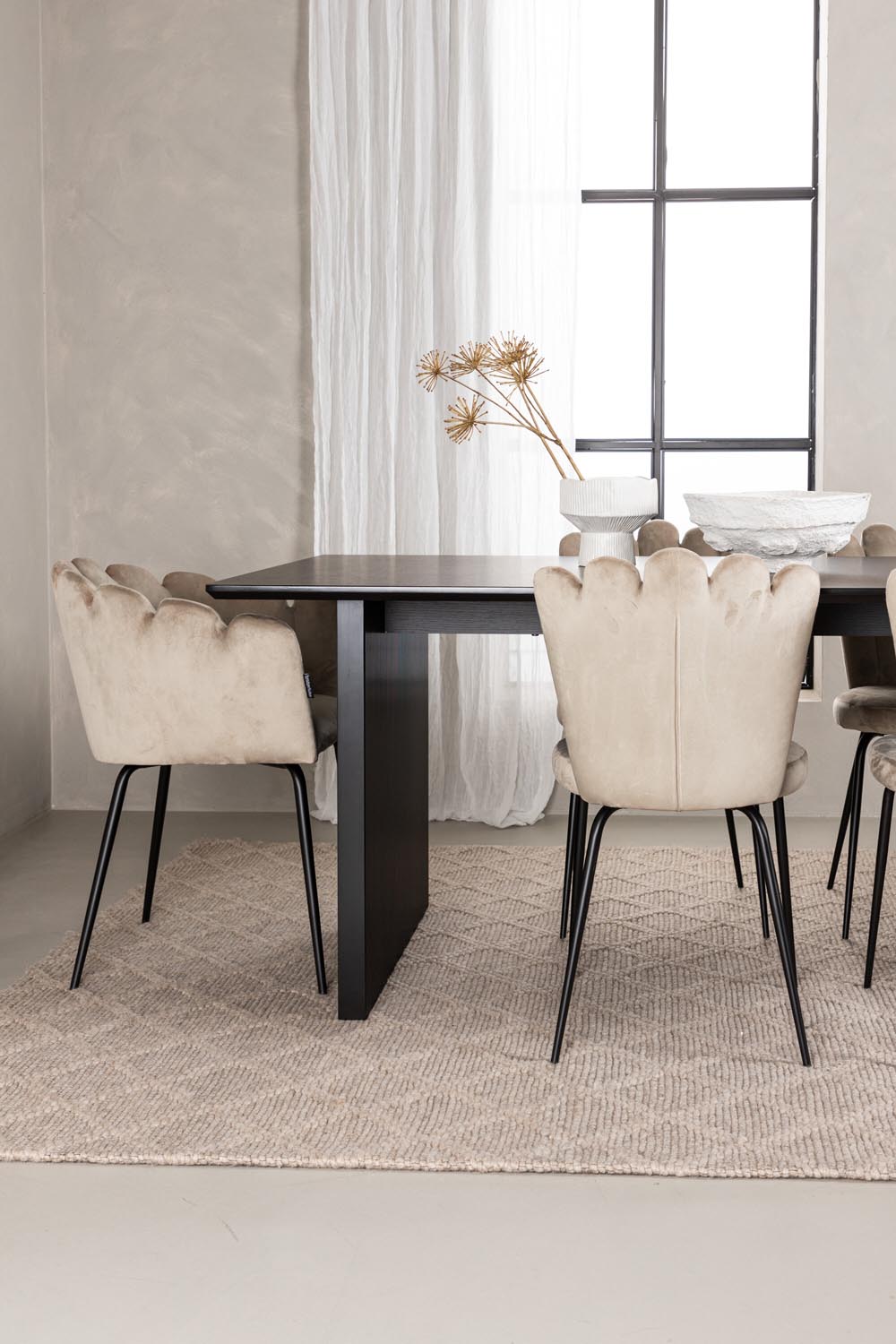 Vail Esszimmerset 200cm/4St. in Beige präsentiert im Onlineshop von KAQTU Design AG. Esszimmerset ist von Venture Home