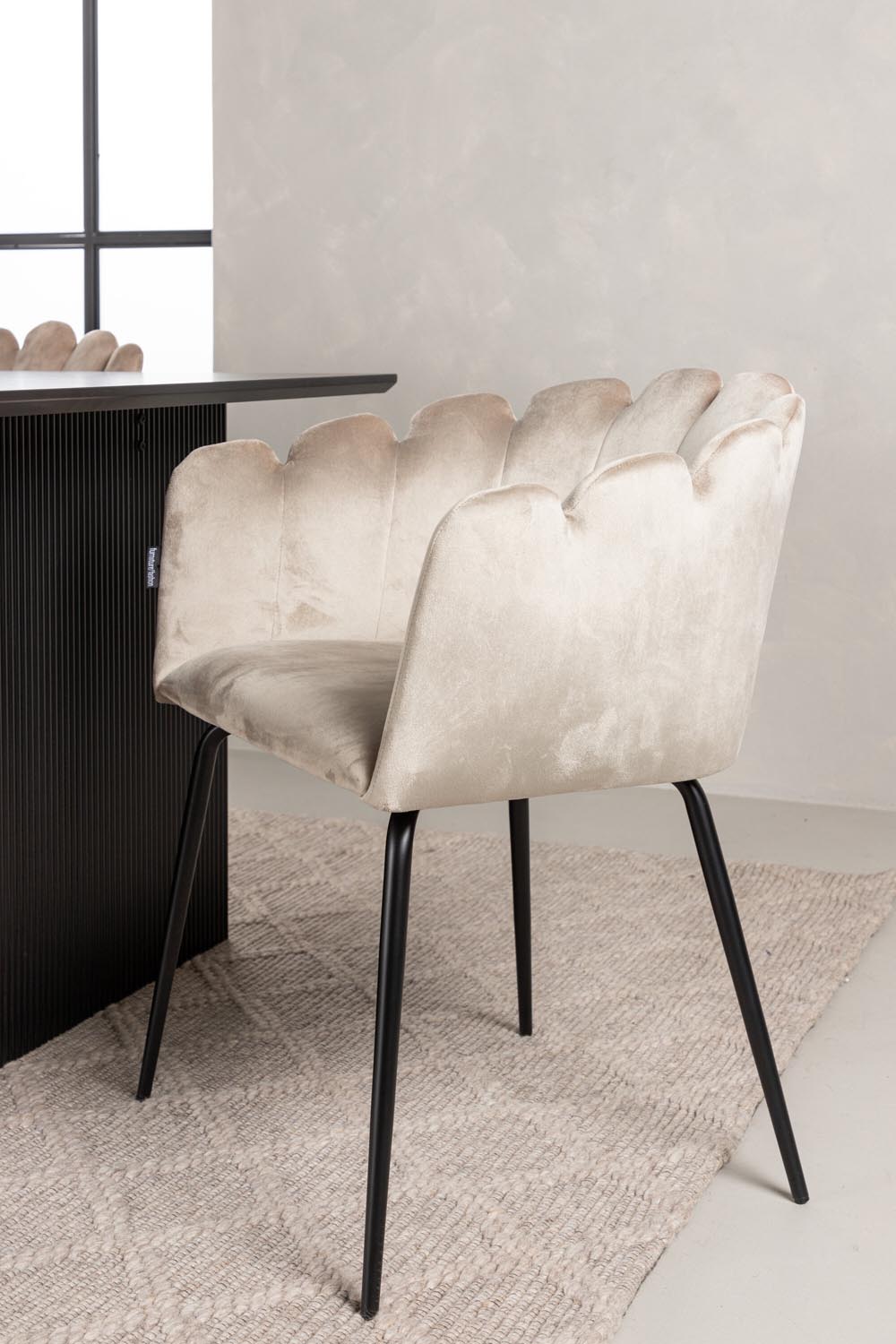 Vail Esszimmerset 200cm/4St. in Beige präsentiert im Onlineshop von KAQTU Design AG. Esszimmerset ist von Venture Home