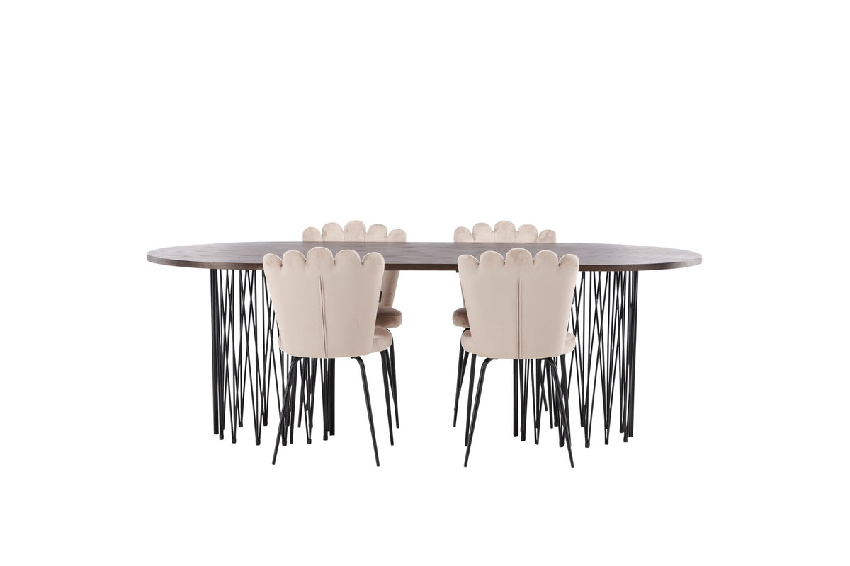 Ovaler Esstisch mit Tischplatte aus MDF mit Mocca-Furnier und schwarzem Metallgestell, umgeben von vier Limhamn-Stühlen mit beigem Samtbezug.