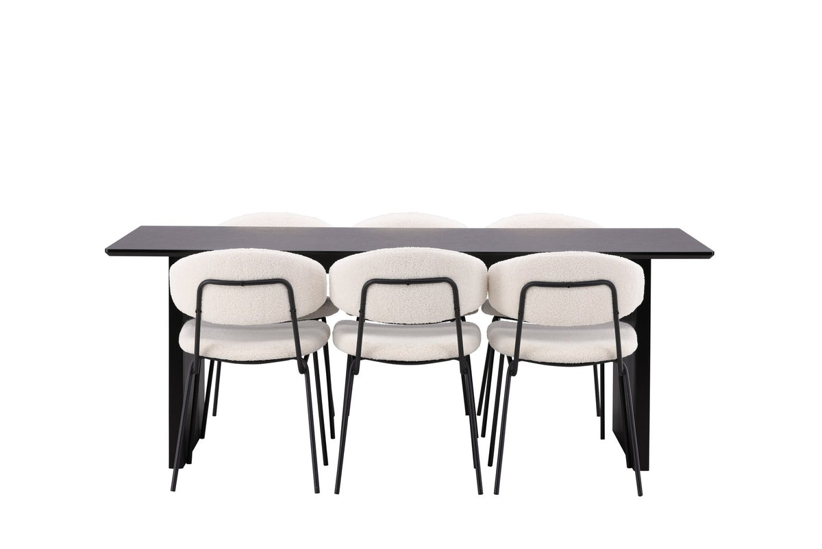 Esszimmerset aus rechteckigem MDF-Tisch in Rauchschwarz mit sechs Limhamn-Stühlen, beiger Samtbezug, muschelförmige Rückenlehne, schwarze Metallbeine.