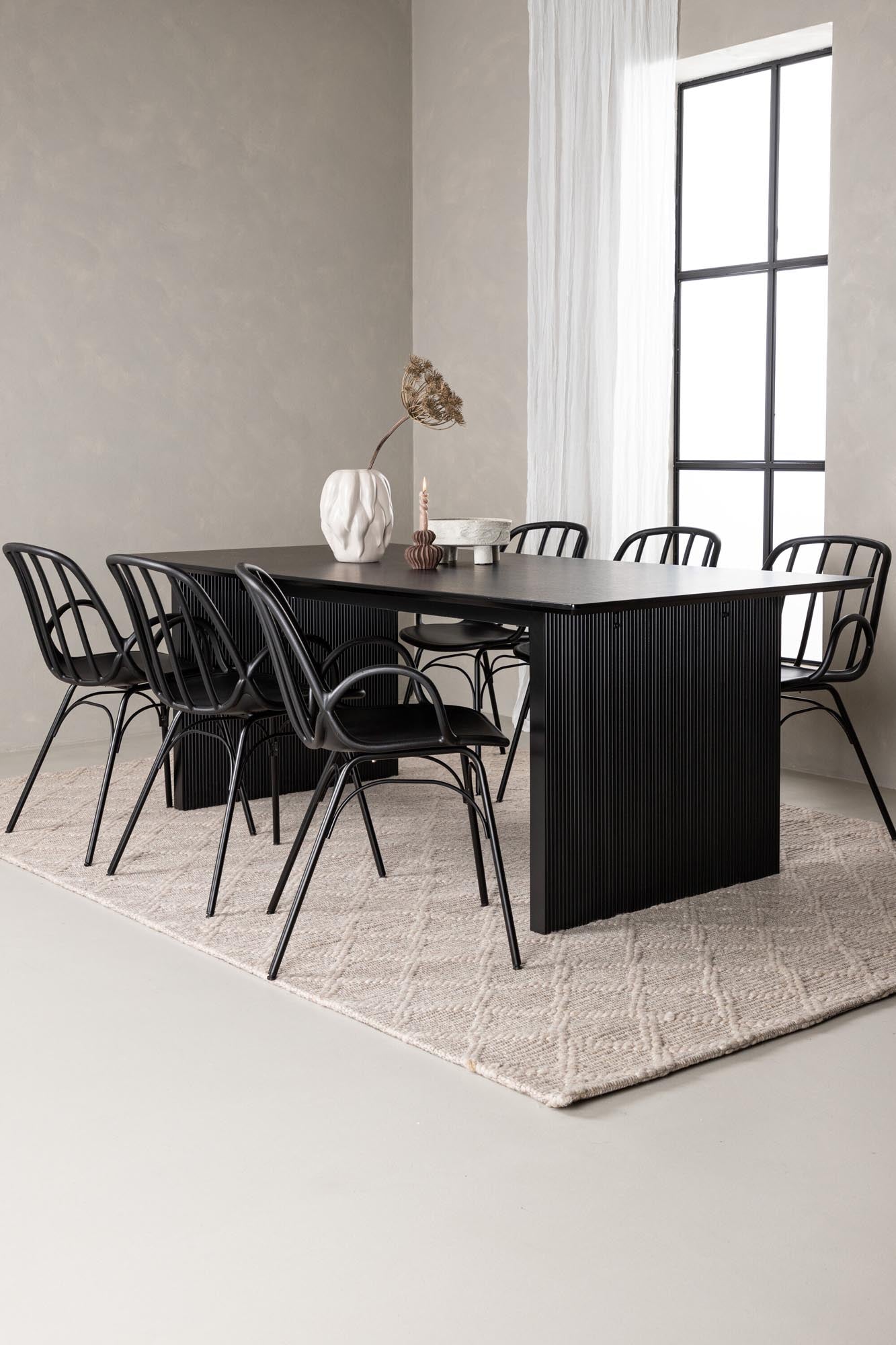 Stilvolles Vail Esszimmerset mit 200cm Tisch und 6 modernen Dyrön Stühlen. Perfekt für gesellige Abende und einladende Esszimmer.