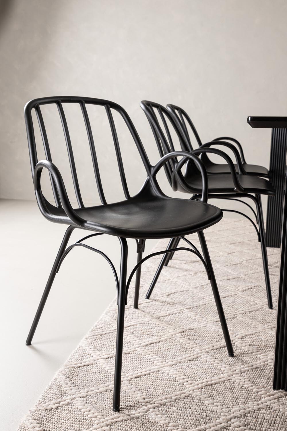 Vail Esszimmerset + Dyrön 200cm/6St. in Schwarz präsentiert im Onlineshop von KAQTU Design AG. Esszimmerset ist von Venture Home
