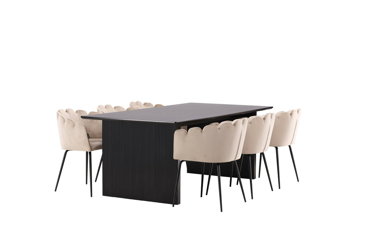 Esszimmerset aus rechteckigem MDF-Tisch in Rauchschwarz mit sechs Limhamn-Stühlen, beiger Samtbezug, muschelförmige Rückenlehne, schwarze Metallbeine.