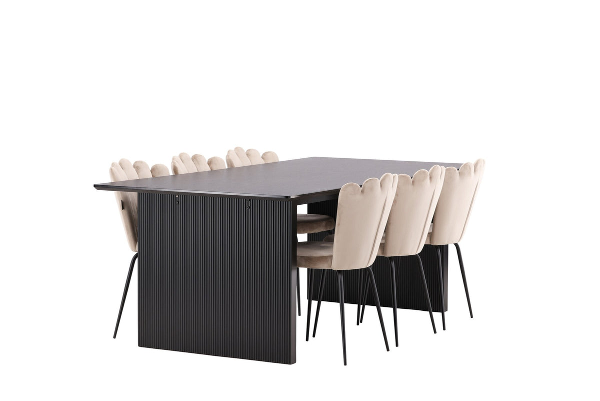 Esszimmerset aus rechteckigem MDF-Tisch in Rauchschwarz mit sechs Limhamn-Stühlen, beiger Samtbezug, muschelförmige Rückenlehne, schwarze Metallbeine.