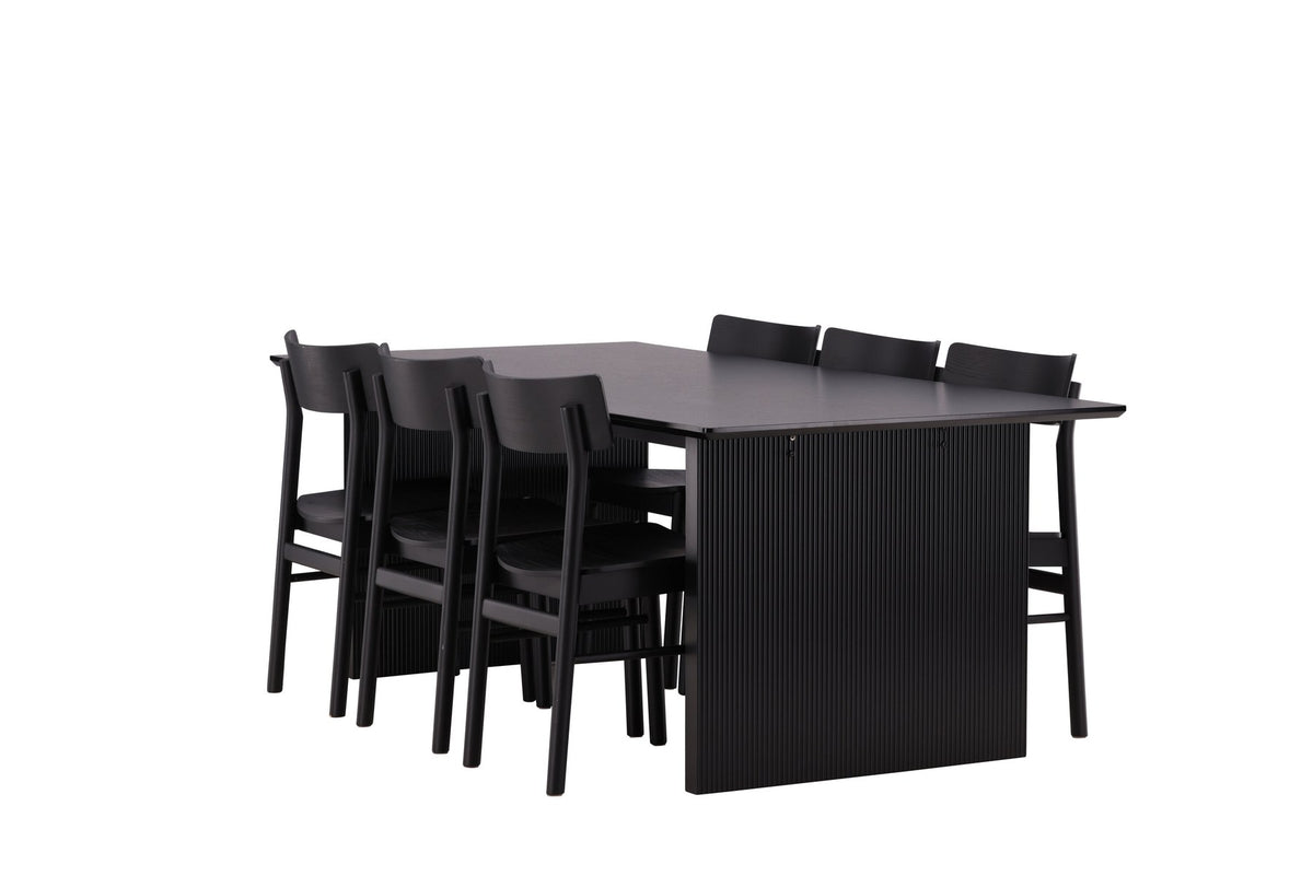 Esszimmerset aus rechteckigem MDF-Tisch in Rauchschwarz mit sechs Limhamn-Stühlen, beiger Samtbezug, muschelförmige Rückenlehne, schwarze Metallbeine.