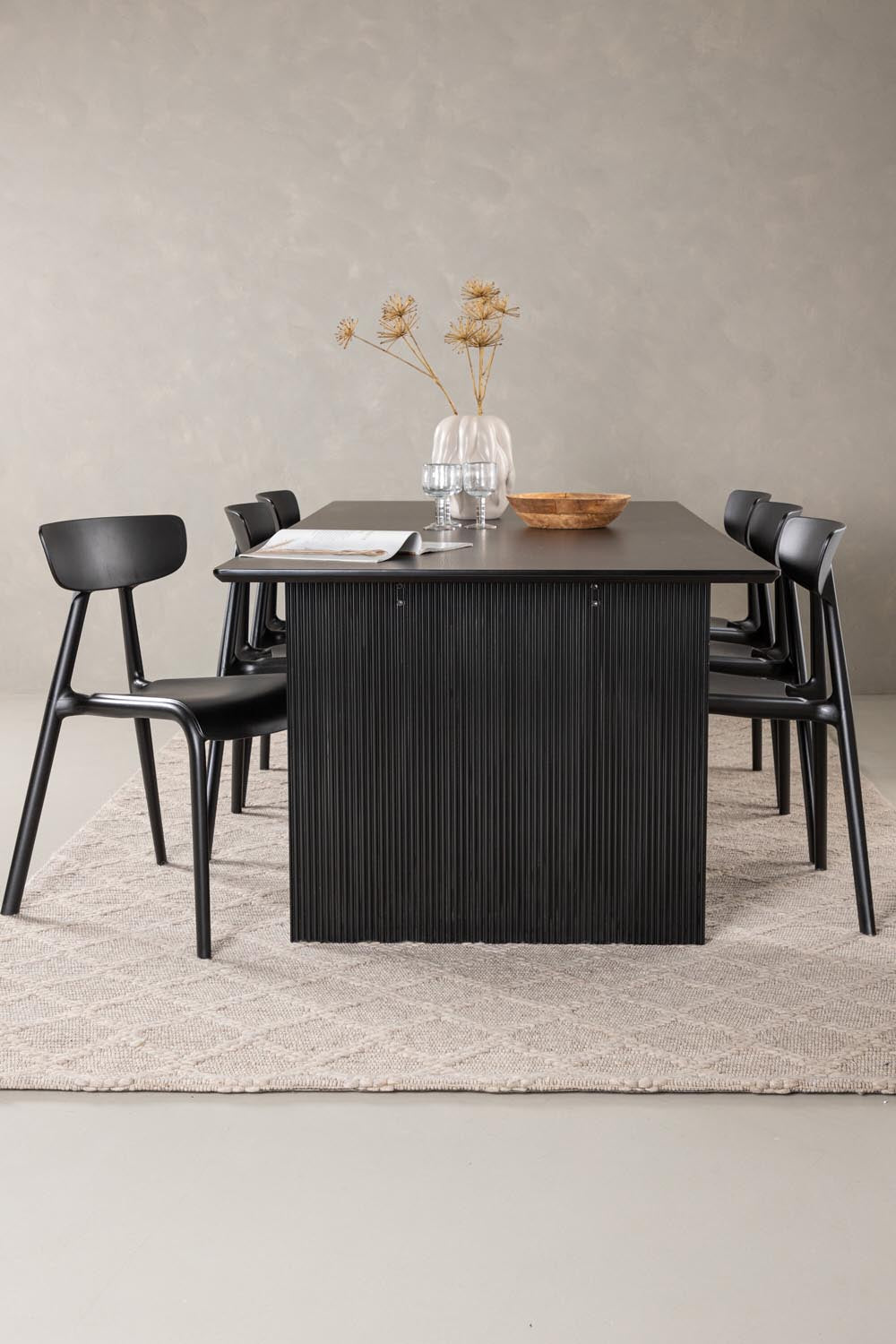 Vail Esszimmerset + Ursholmen 200cm/6St. in Schwarz präsentiert im Onlineshop von KAQTU Design AG. Esszimmerset ist von Venture Home