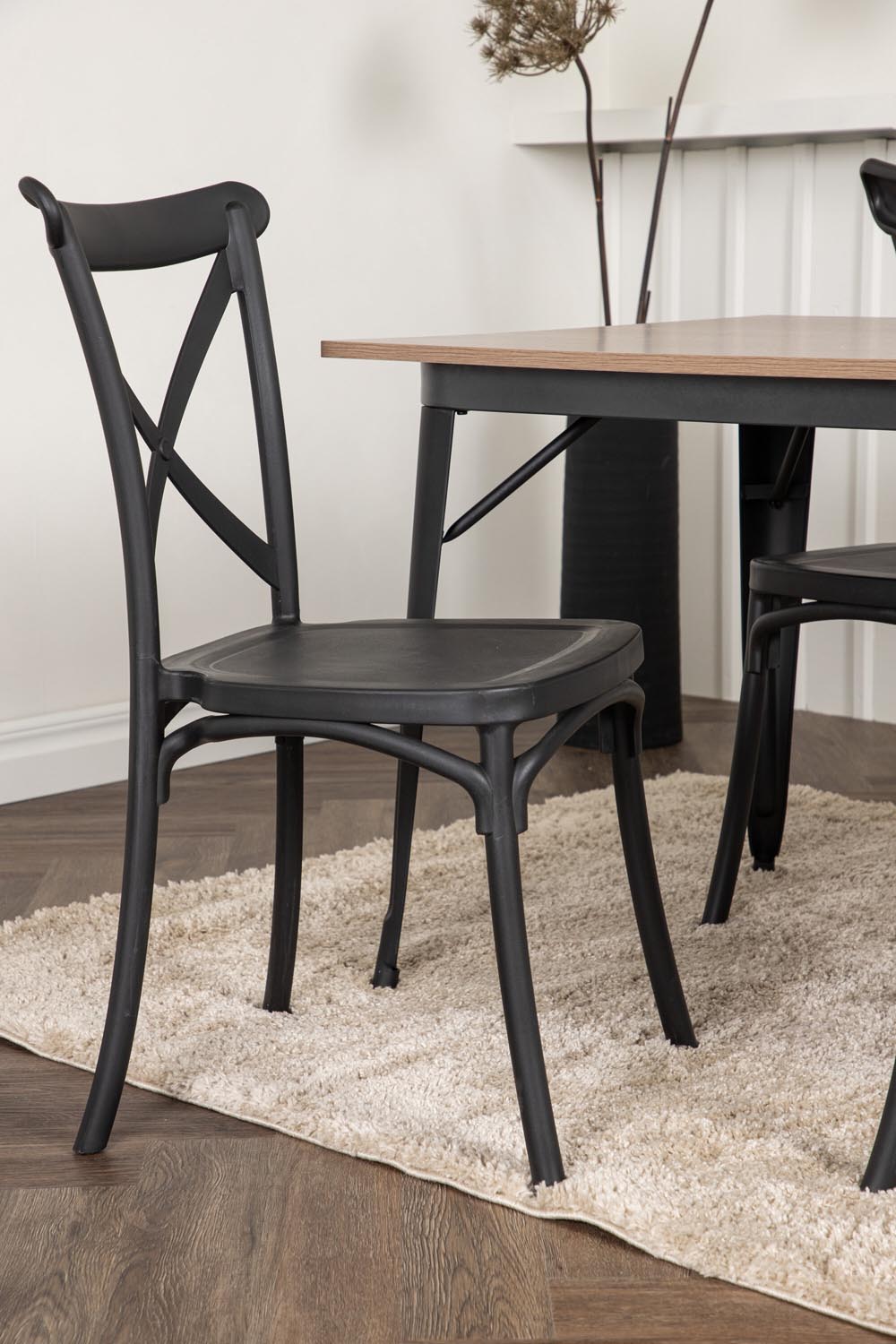 Tempe Esszimmerset + Crosett 140cm/4St. in Schwarz präsentiert im Onlineshop von KAQTU Design AG. Esszimmerset ist von Venture Home
