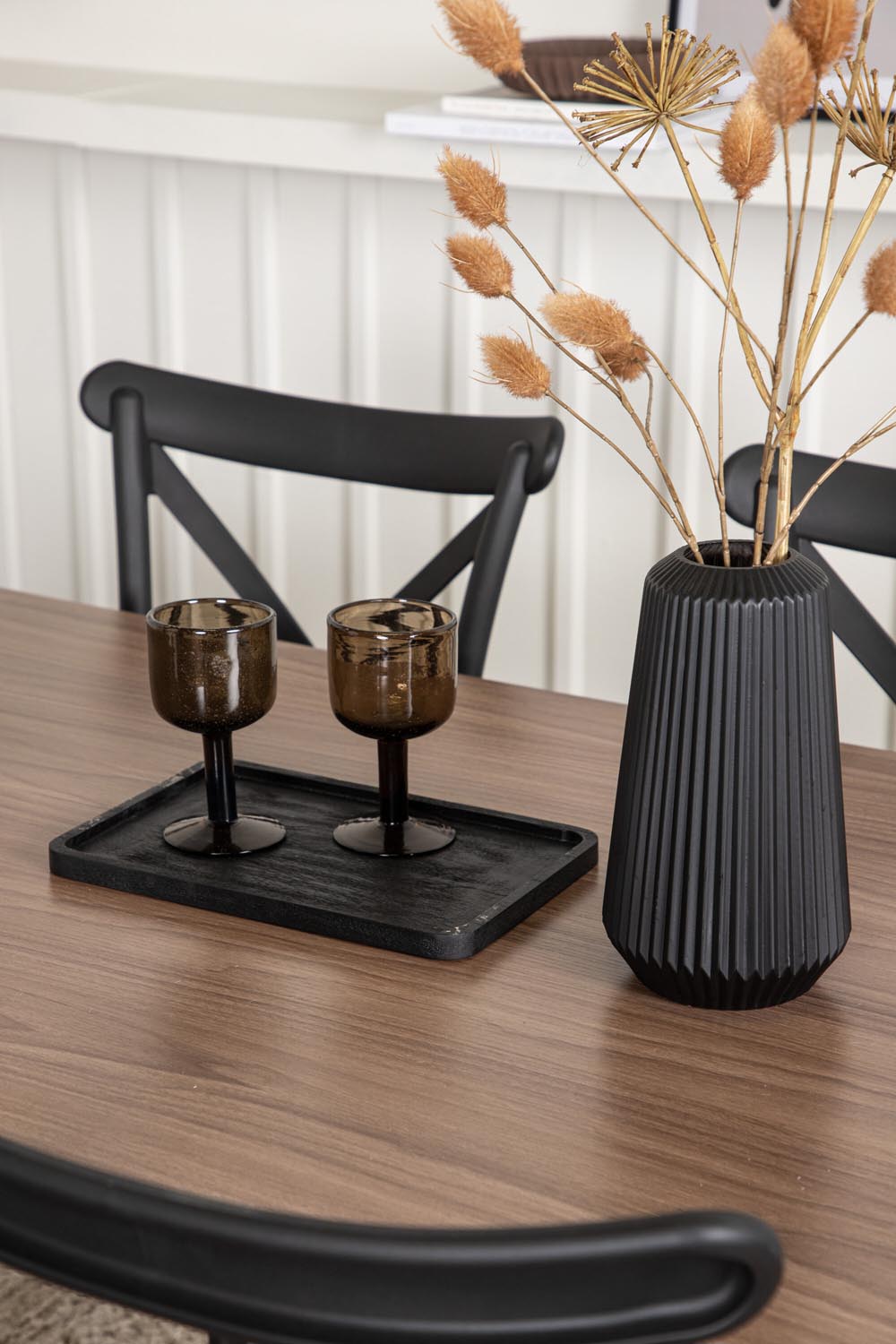Tempe Esszimmerset + Crosett 140cm/4St. in Schwarz präsentiert im Onlineshop von KAQTU Design AG. Esszimmerset ist von Venture Home