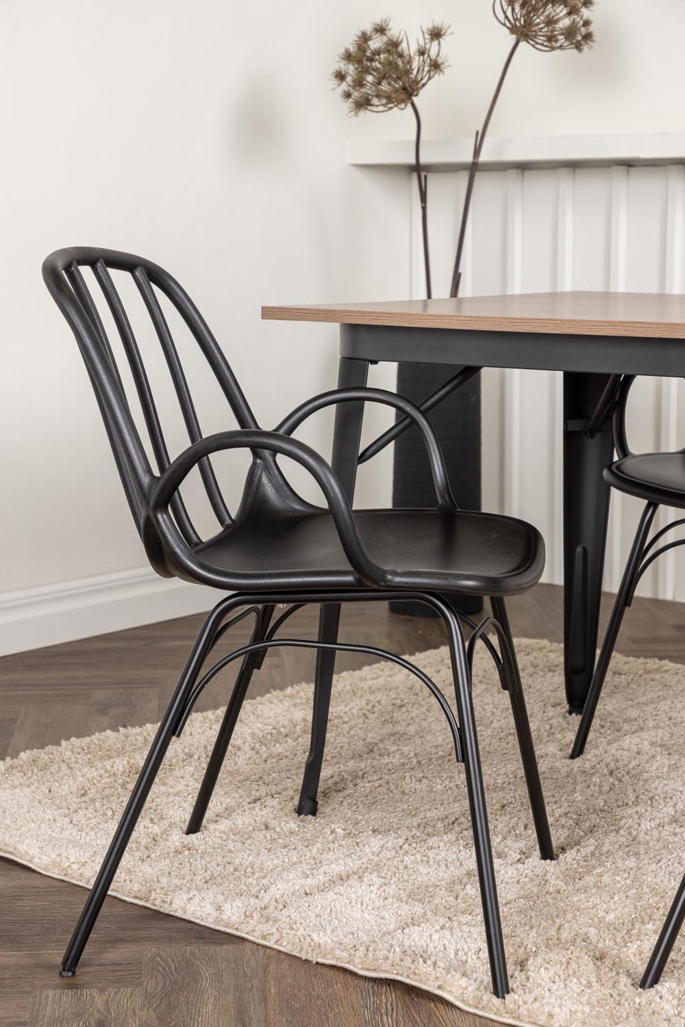 Tempe Esszimmerset + Dyrön 140cm/4St. in Schwarz präsentiert im Onlineshop von KAQTU Design AG. Esszimmerset ist von Venture Home