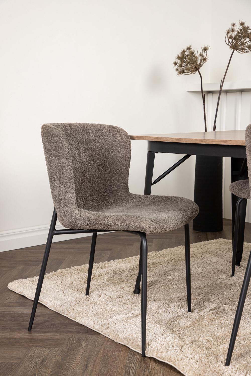 Tempe Esszimmerset + Modesto 140cm/4St. in Schwarz, Dunkelgrau präsentiert im Onlineshop von KAQTU Design AG. Esszimmerset ist von Venture Home