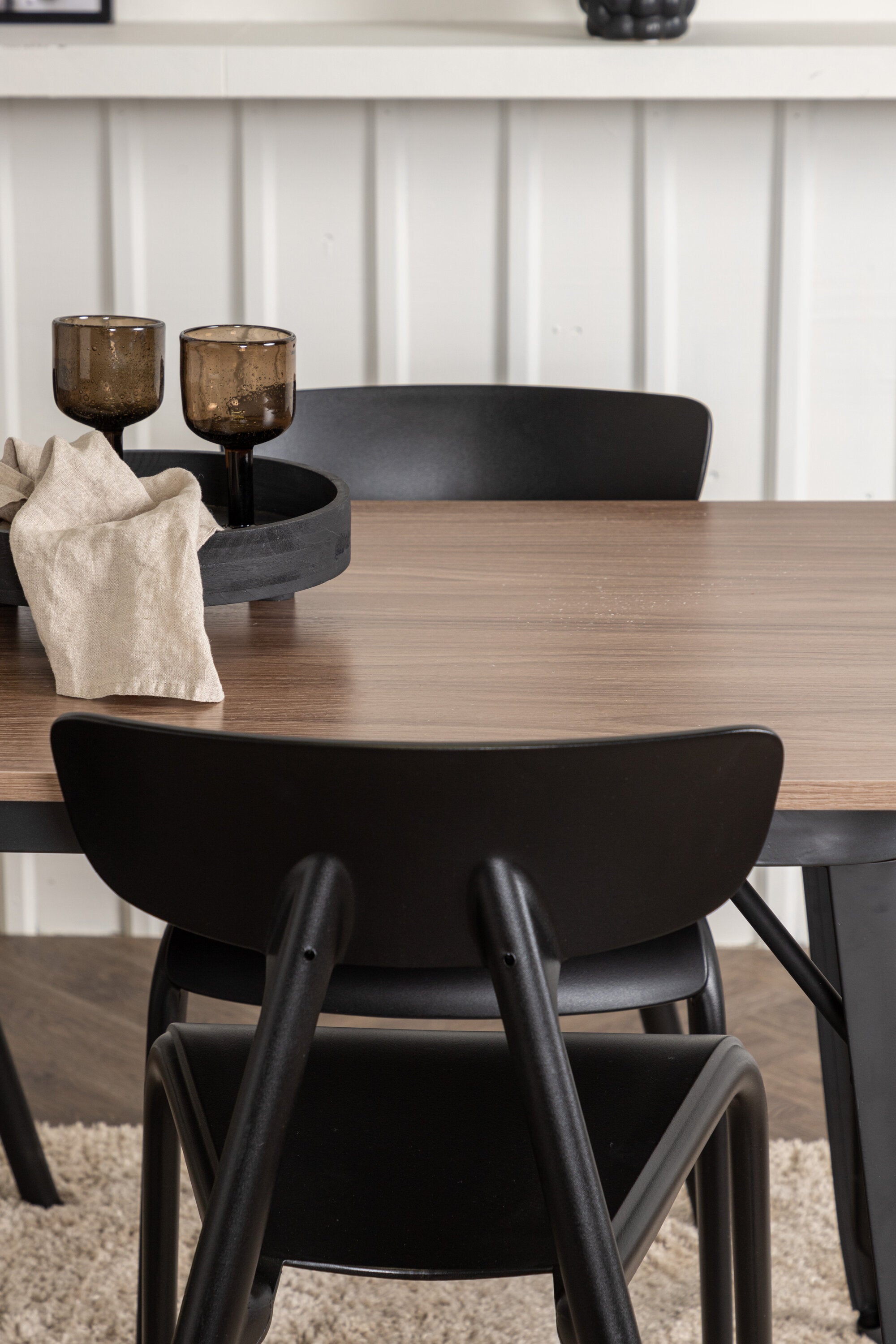 Tempe Esszimmerset + Ursholmen 140cm/4St. in Schwarz präsentiert im Onlineshop von KAQTU Design AG. Esszimmerset ist von Venture Home