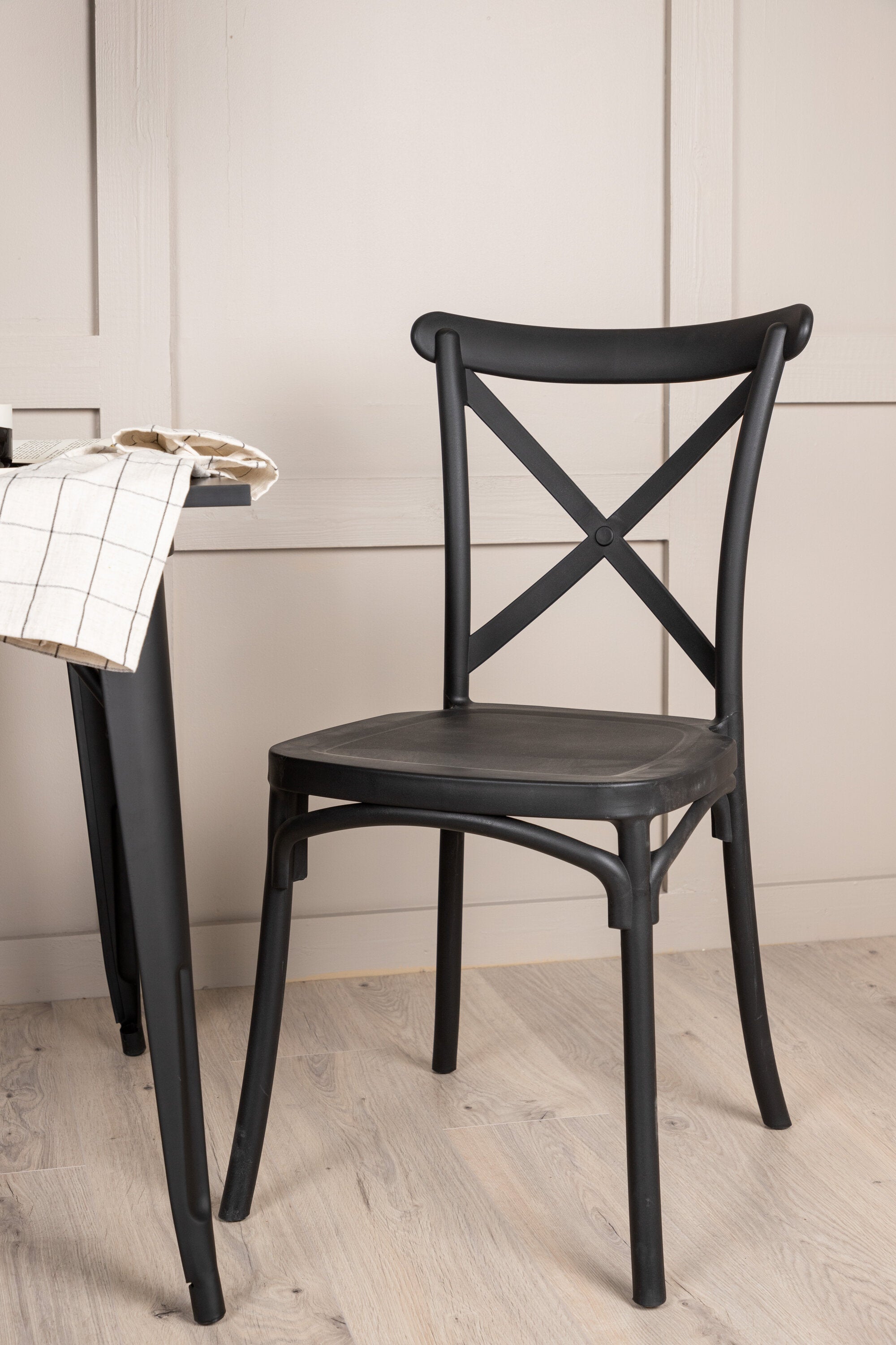Tempe Esszimmerset + Crosett 80cm/2St. in Schwarz präsentiert im Onlineshop von KAQTU Design AG. Esszimmerset ist von Venture Home