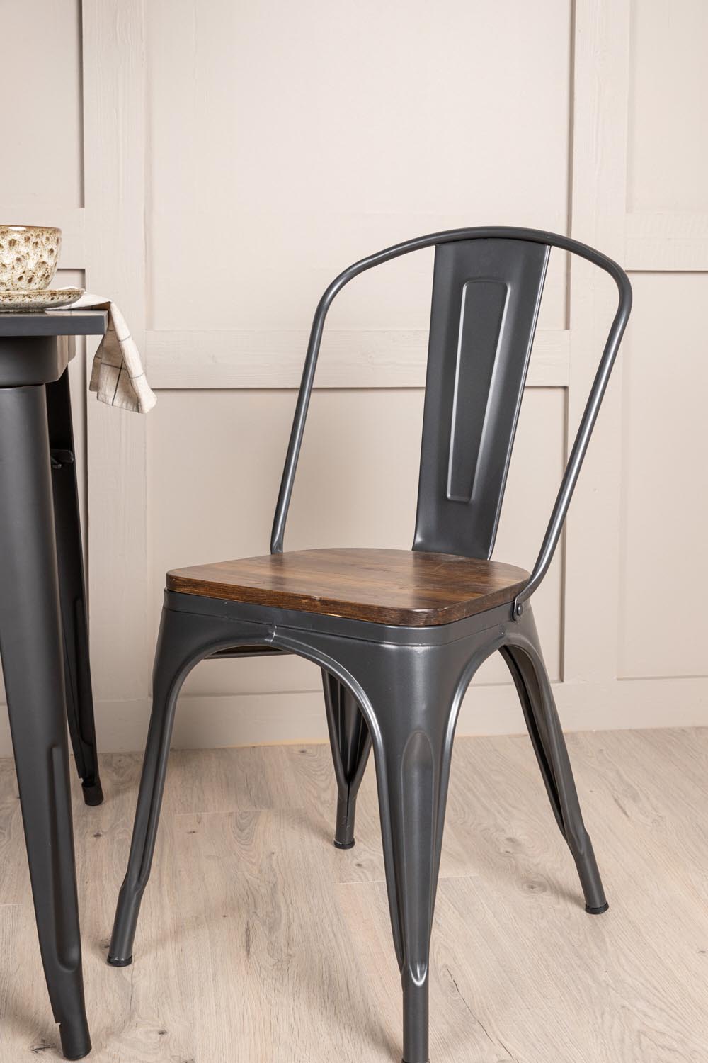 Tempe Esszimmerset + Tempe 80cm/2St. in Dunkelgrau, Walnuss präsentiert im Onlineshop von KAQTU Design AG. Esszimmerset ist von Venture Home