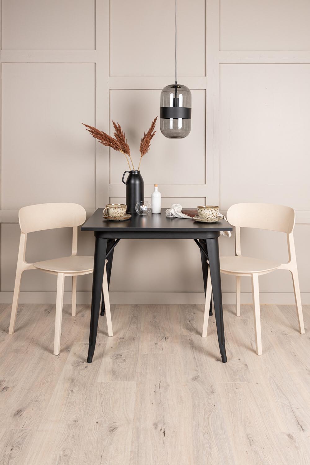 Tempe Esstisch + 2 x Åstol Esszimmerstuhl in präsentiert im Onlineshop von KAQTU Design AG. Esszimmerset ist von Venture Home