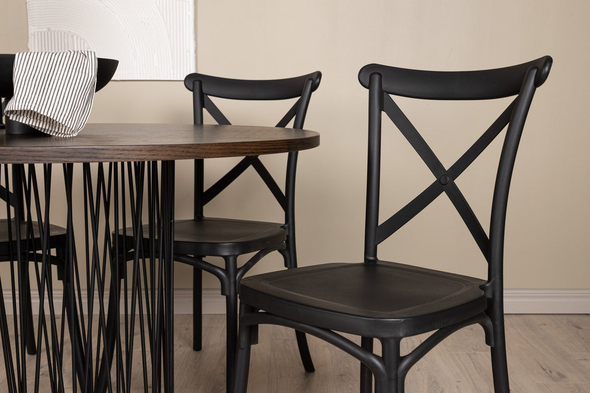Rundes Esszimmerset mit Steinlook-Tisch aus MDF und Mocca-Furnier, schwarzem Metallgestell und vier Limhamn-Stühlen mit beigem Samtbezug.
