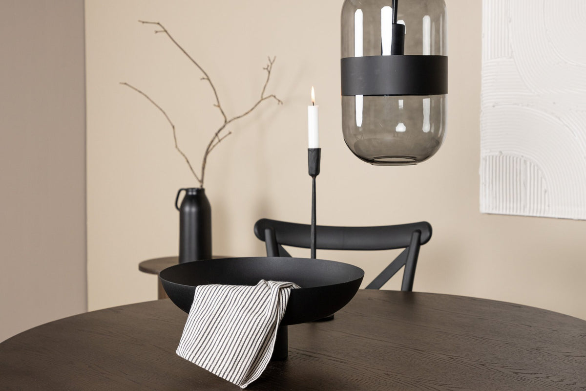 Rundes Esszimmerset mit Steinlook-Tisch aus MDF und Mocca-Furnier, schwarzem Metallgestell und vier Limhamn-Stühlen mit beigem Samtbezug.