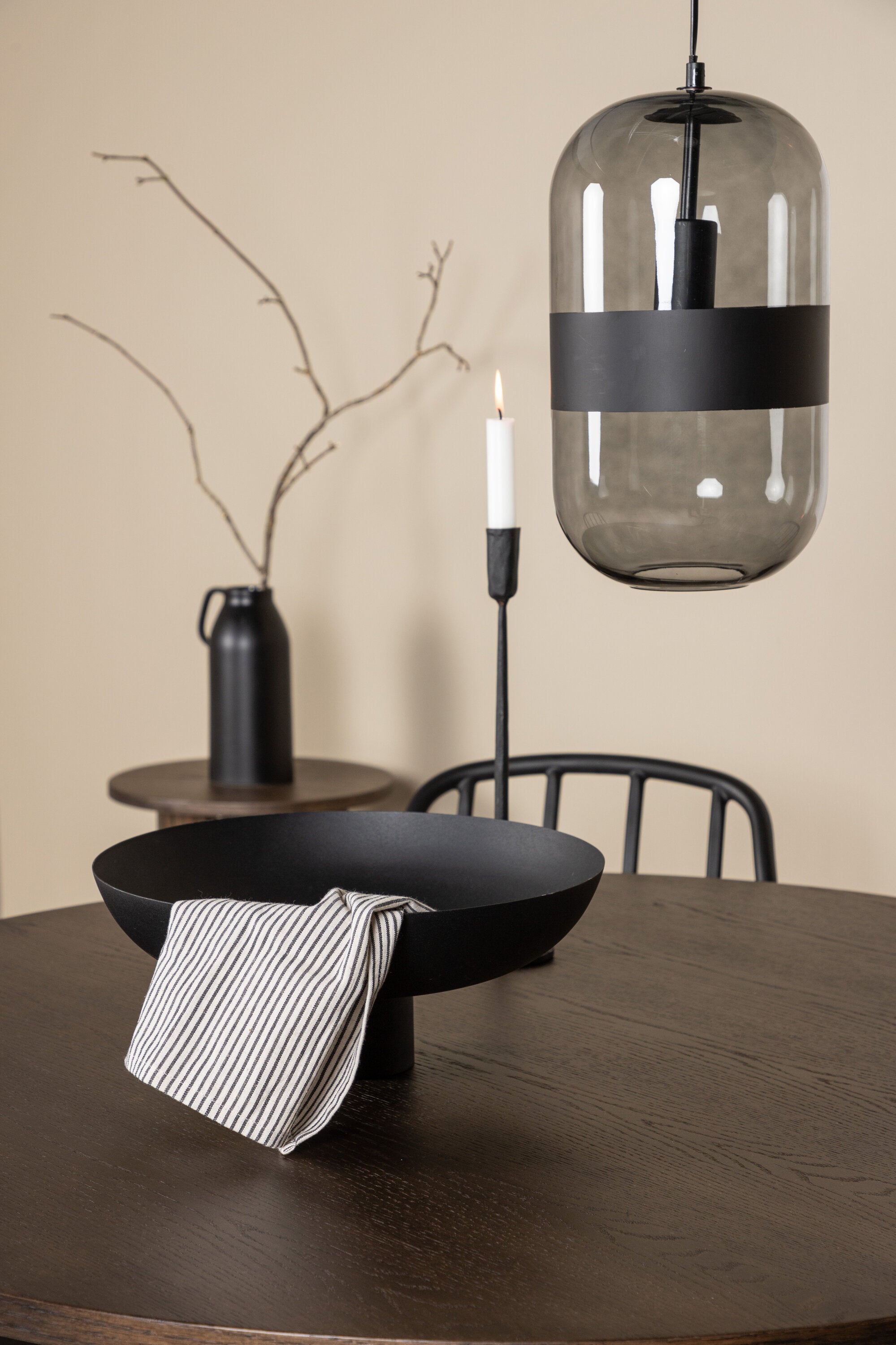 Stone Esszimmerset + Dyrön ⌀120cm/4St. in Schwarz präsentiert im Onlineshop von KAQTU Design AG. Esszimmerset ist von Venture Home