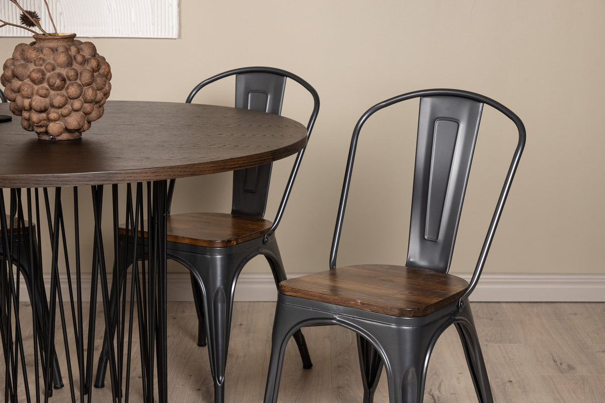 Rundes Esszimmerset mit Steinlook-Tisch aus MDF und Mocca-Furnier, schwarzem Metallgestell und vier Limhamn-Stühlen mit beigem Samtbezug.