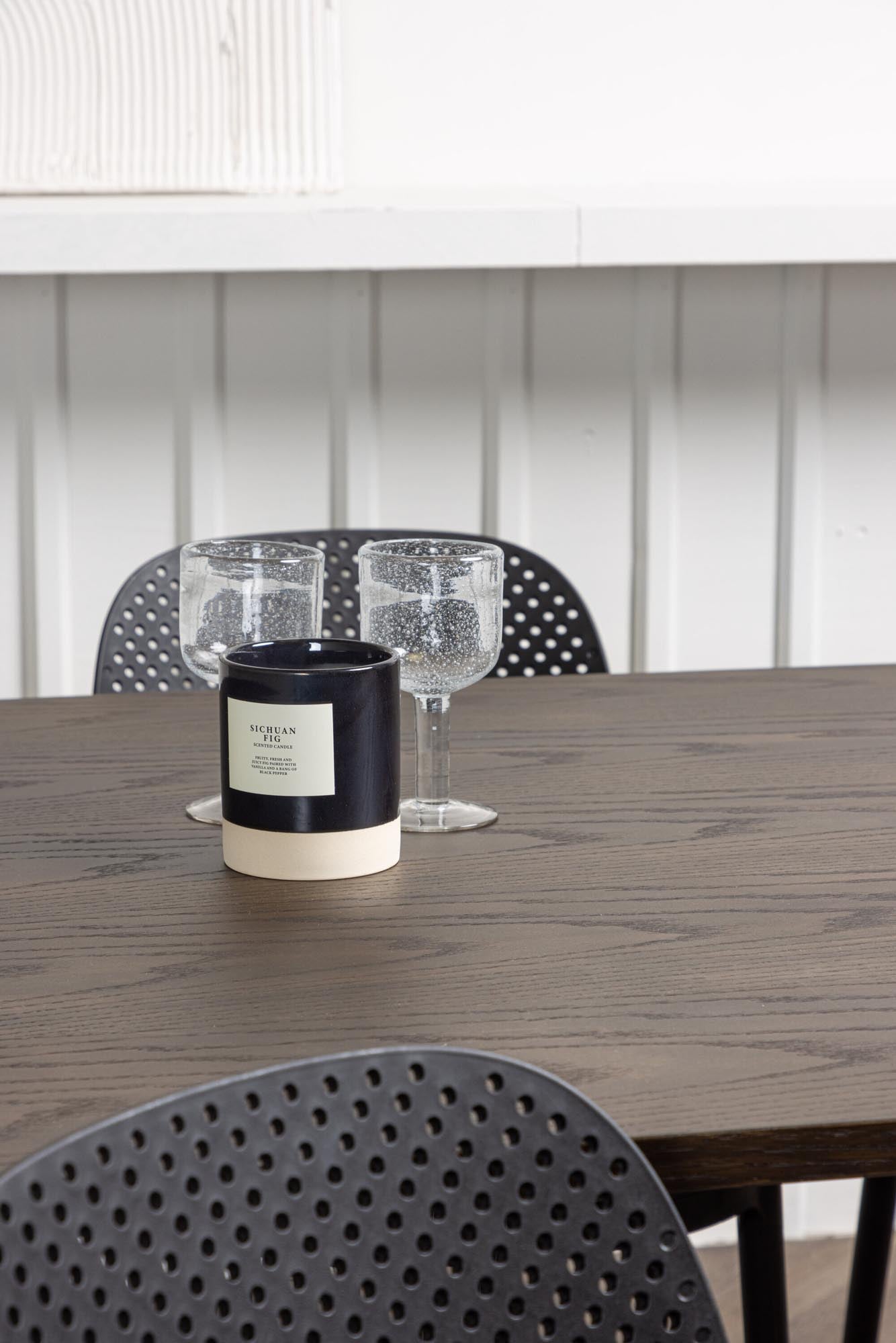 Modernes Stone Esszimmerset 220cm mit 4 eleganten Baltimore-Stühlen. Ideal für gesellige Abende und zeitloses Design.