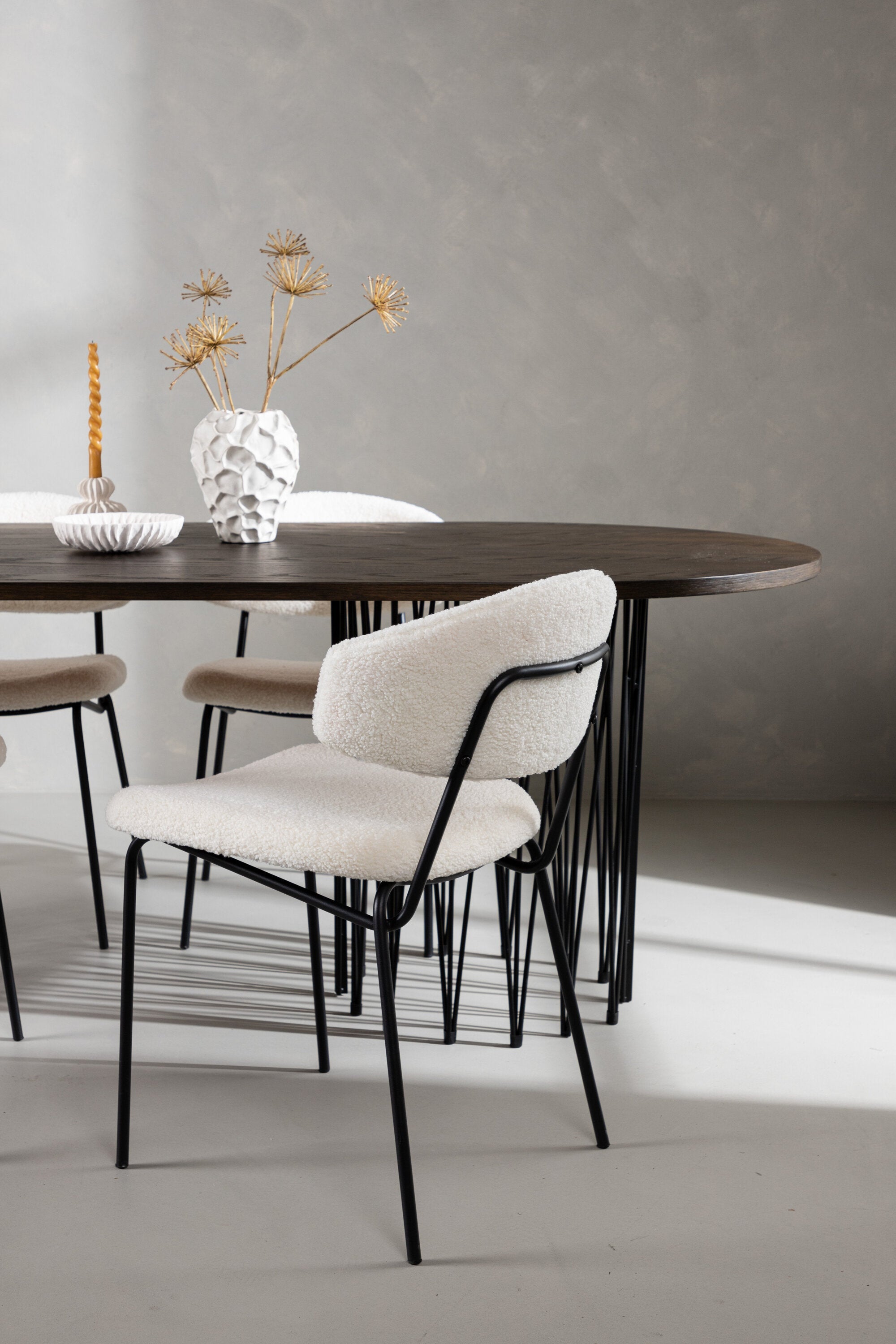 Stone Esszimmerset + Chico 220cm/4St. in Weiss präsentiert im Onlineshop von KAQTU Design AG. Esszimmerset ist von Venture Home