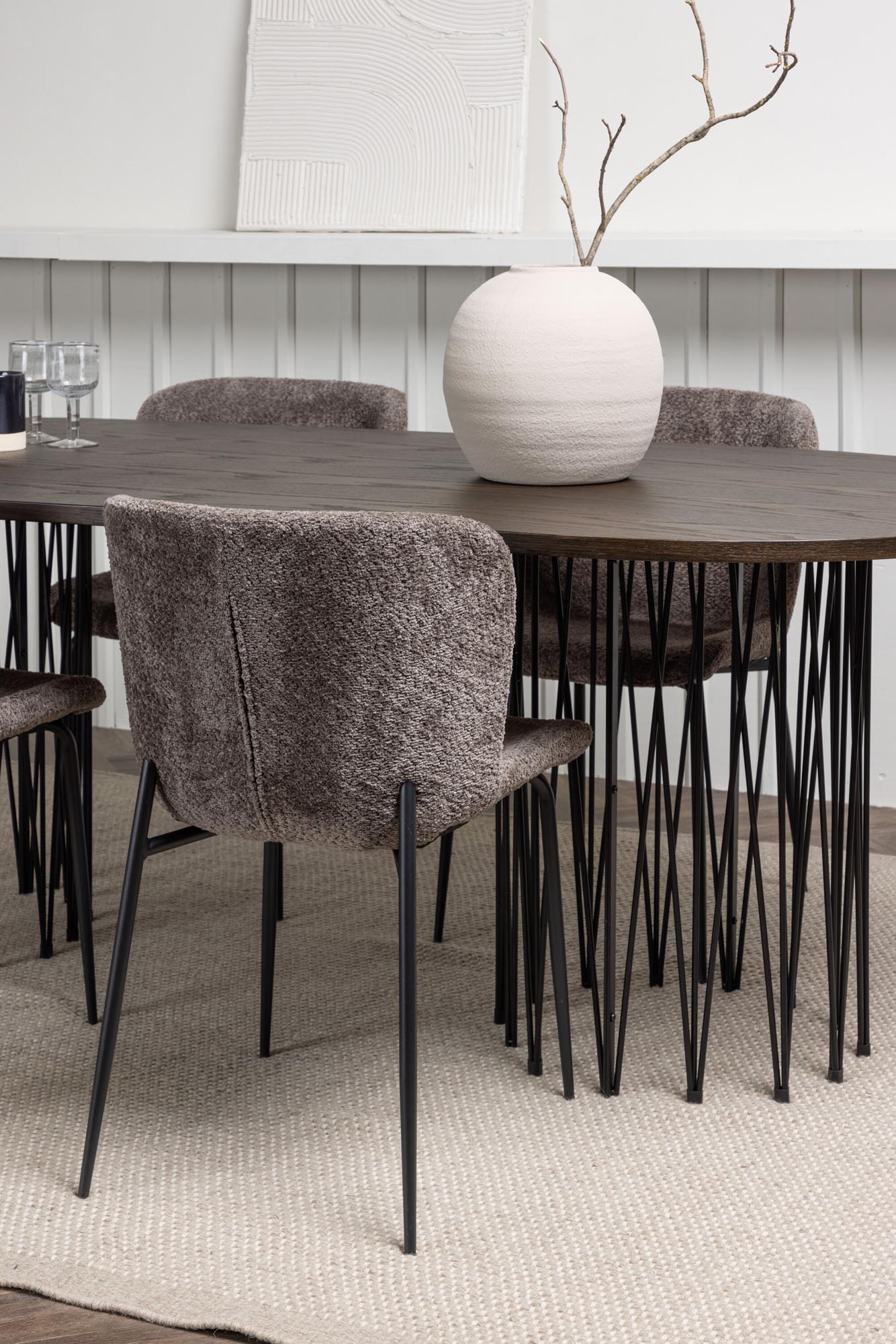 Elegantes Esszimmerset Stone + Modesto, perfekt für zeitlose Eleganz.