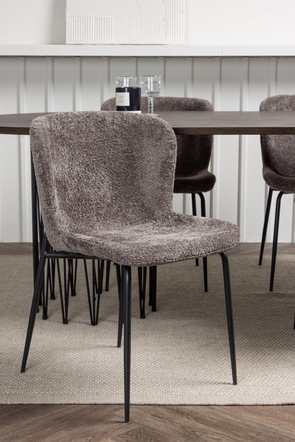 Stone Esszimmerset + Modesto 220cm/4St. in Schwarz, Dunkelgrau präsentiert im Onlineshop von KAQTU Design AG. Esszimmerset ist von Venture Home