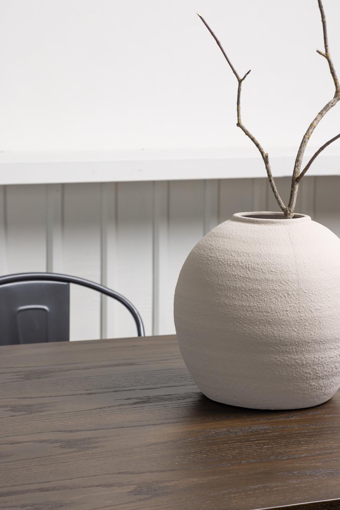 Elegantes Esszimmerset: Ovale Tischplatte (220x100cm) aus MDF-Furnier, stabile Metallgestelle, bequeme Tempe-Stühle aus Holz und Stahl. Perfekt für gesellige Abende!