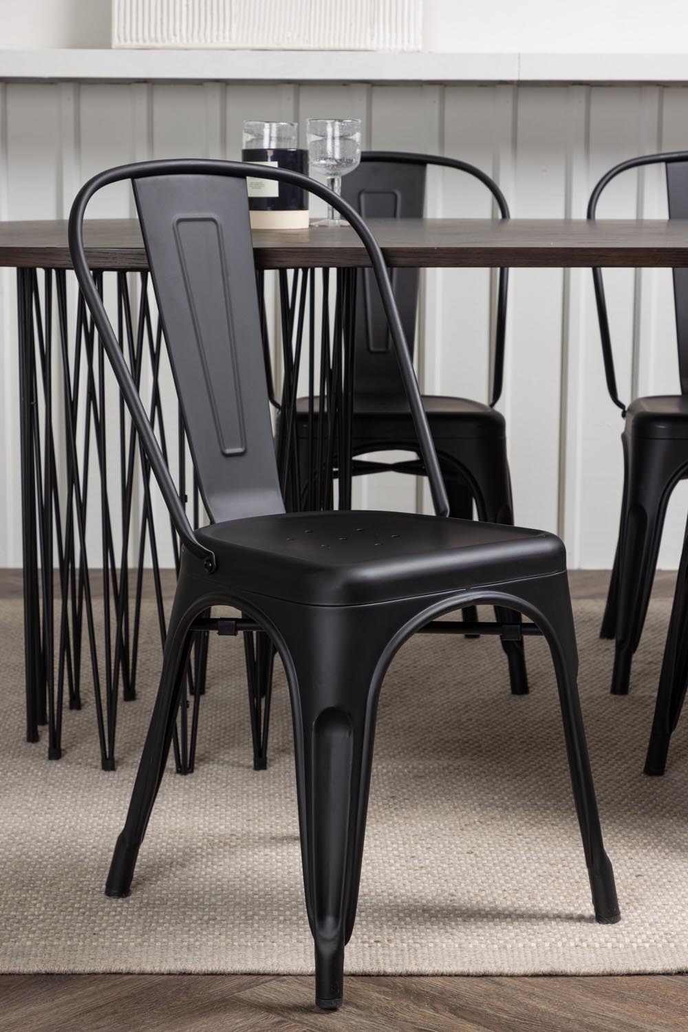 Stone Esszimmerset + Tempe 220cm/4St. in Schwarz präsentiert im Onlineshop von KAQTU Design AG. Esszimmerset ist von Venture Home