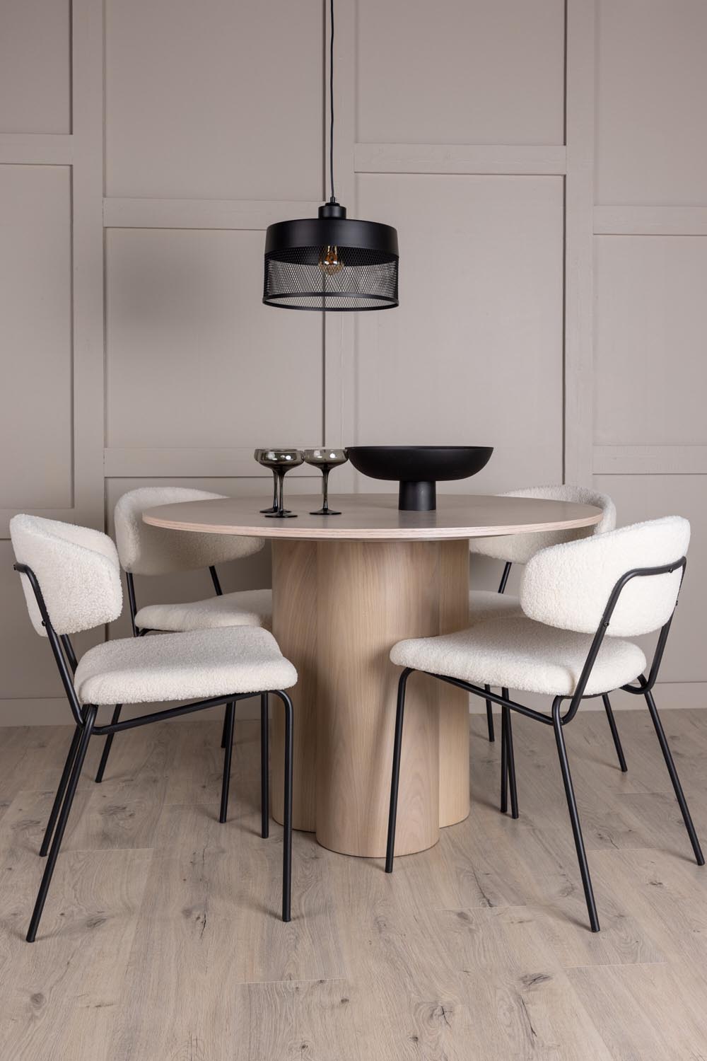 Olivia Esszimmer Set + Chico ⌀110cm/4St. in Natur / Weiss präsentiert im Onlineshop von KAQTU Design AG. Esszimmerset ist von Venture Home