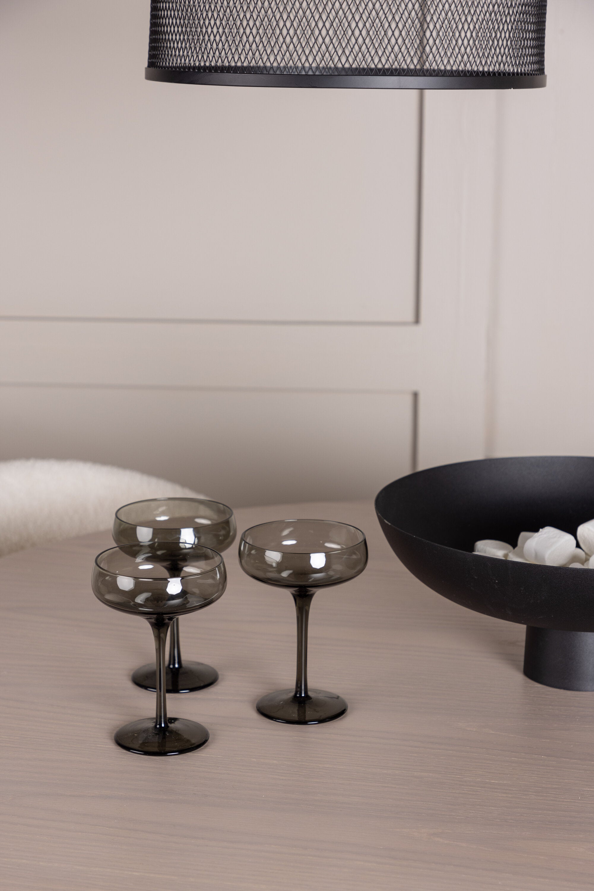 Olivia Esszimmer Set + Chico ⌀110cm/4St. in Natur / Weiss präsentiert im Onlineshop von KAQTU Design AG. Esszimmerset ist von Venture Home