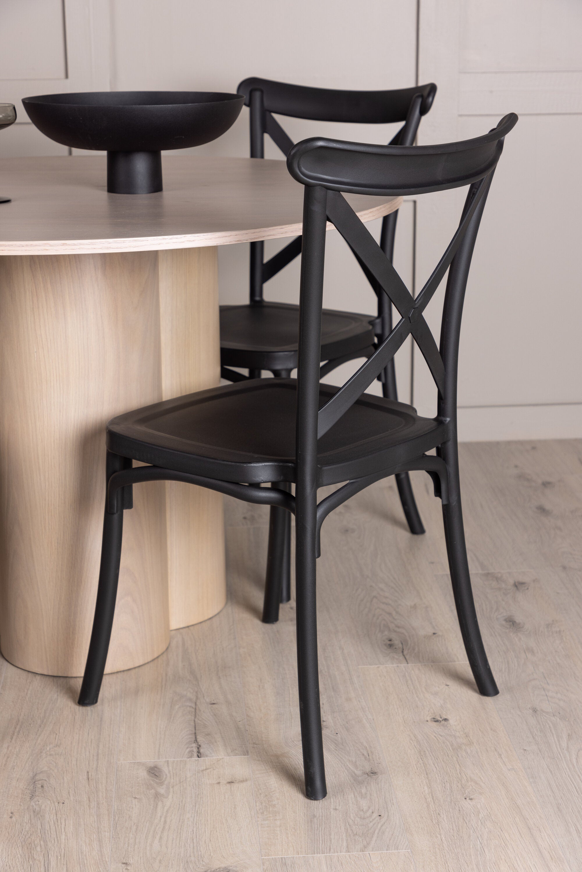 Olivia Esszimmer Set + Crosett ⌀110cm/4St. in Natur / Schwarz präsentiert im Onlineshop von KAQTU Design AG. Esszimmerset ist von Venture Home