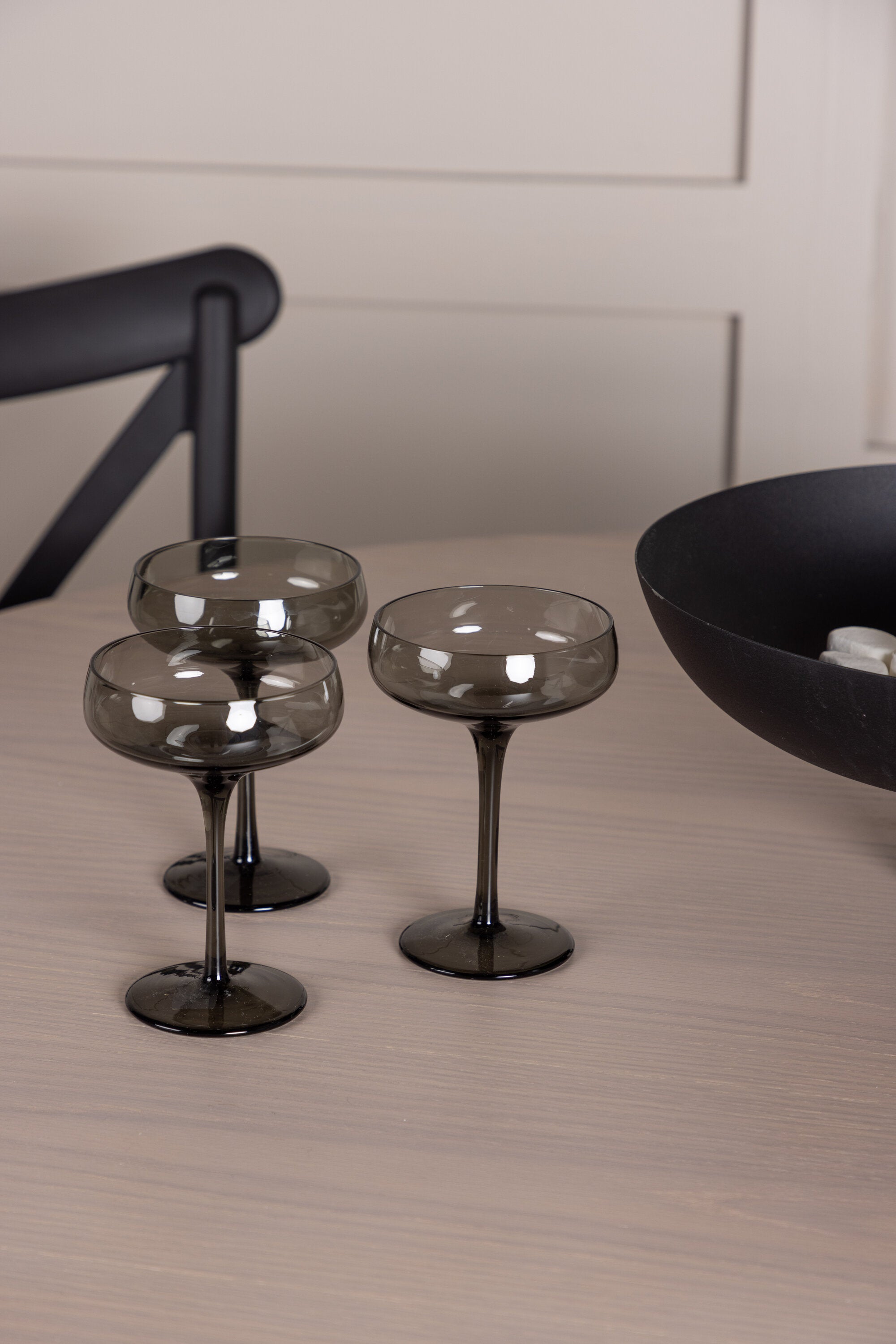 Olivia Esszimmer Set + Crosett ⌀110cm/4St. in Natur / Schwarz präsentiert im Onlineshop von KAQTU Design AG. Esszimmerset ist von Venture Home