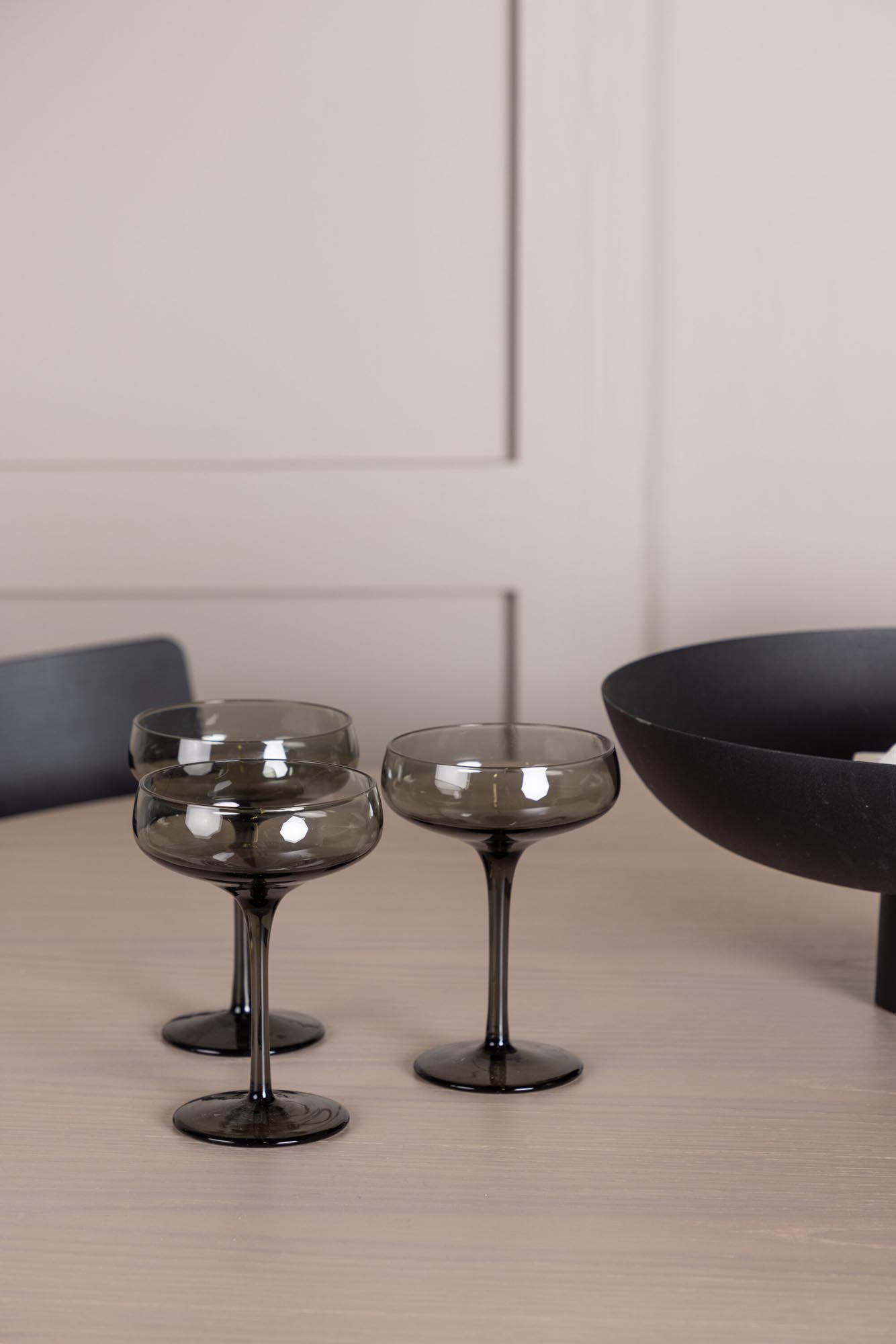 Elegantes Olivia Esszimmer Set mit 110 cm Tisch und 4 robusten Montros Stühlen. Ideal für gesellige Abende und stilvolle Einrichtung.