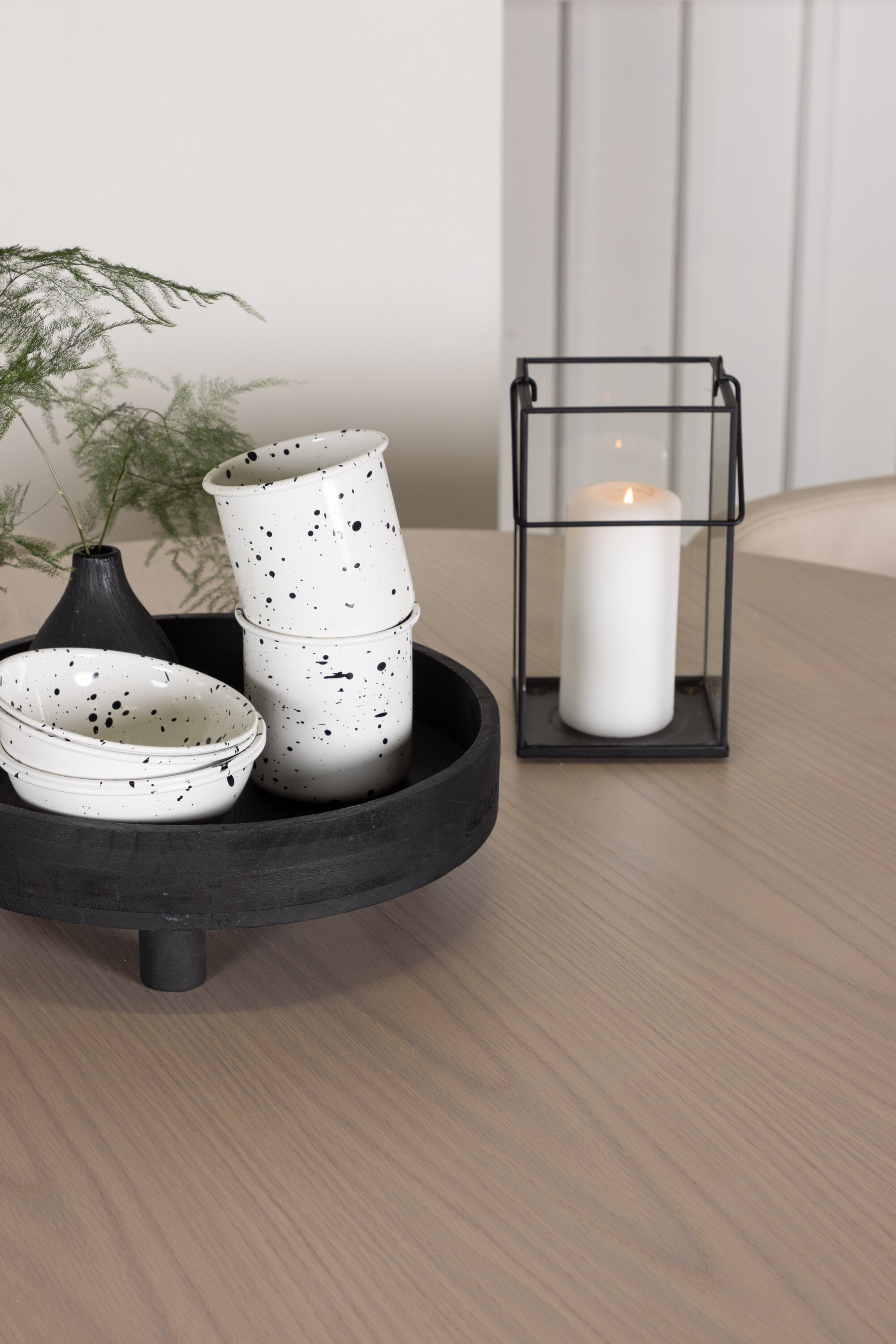 Olivia Esszimmer Set + Simrishamn ⌀110cm/4St. in Natur / Beige / Schwarz präsentiert im Onlineshop von KAQTU Design AG. Esszimmerset ist von Venture Home