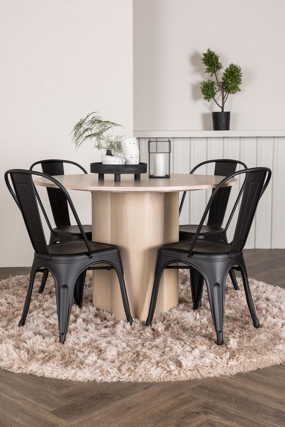 Olivia Esszimmer Set + Tempe ⌀110cm/4St. in Natur / Schwarz präsentiert im Onlineshop von KAQTU Design AG. Esszimmerset ist von Venture Home