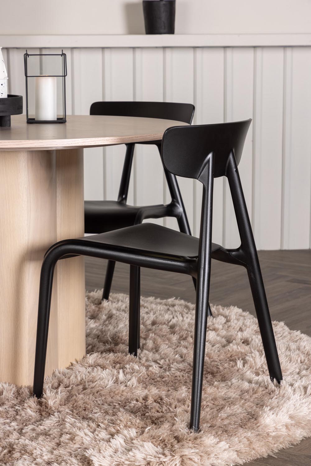Olivia Esszimmer Set + Ursholmen ⌀110cm/4St. in Natur / Schwarz präsentiert im Onlineshop von KAQTU Design AG. Esszimmerset ist von Venture Home