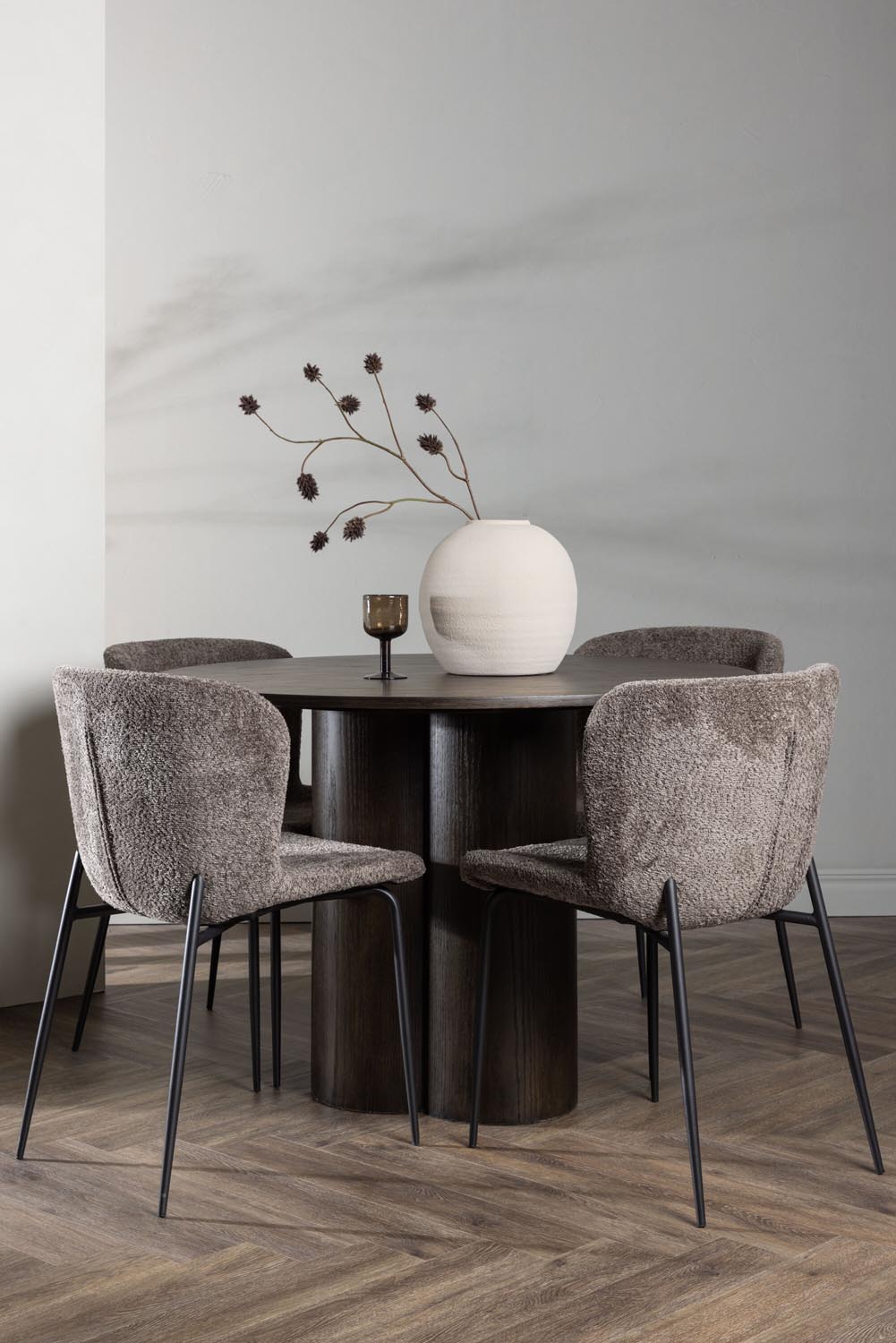 Olivia Esszimmer Set + Modesto ⌀110cm/4St. in Braun / Beige präsentiert im Onlineshop von KAQTU Design AG. Esszimmerset ist von Venture Home