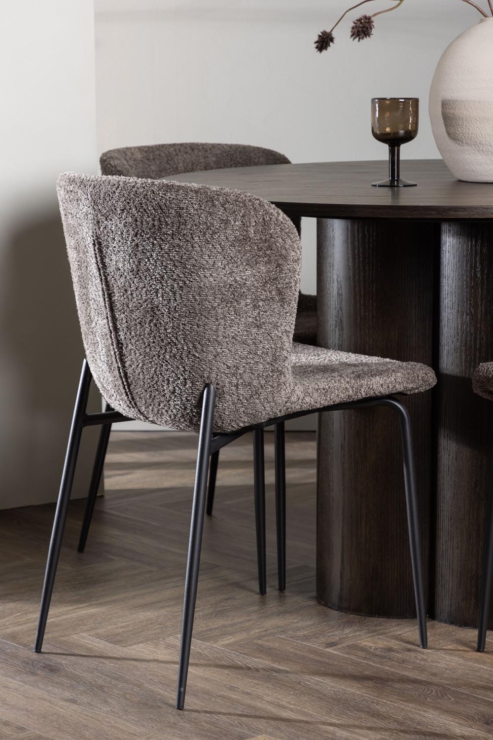 Olivia Esszimmer Set + Modesto ⌀110cm/4St. in Braun / Beige präsentiert im Onlineshop von KAQTU Design AG. Esszimmerset ist von Venture Home