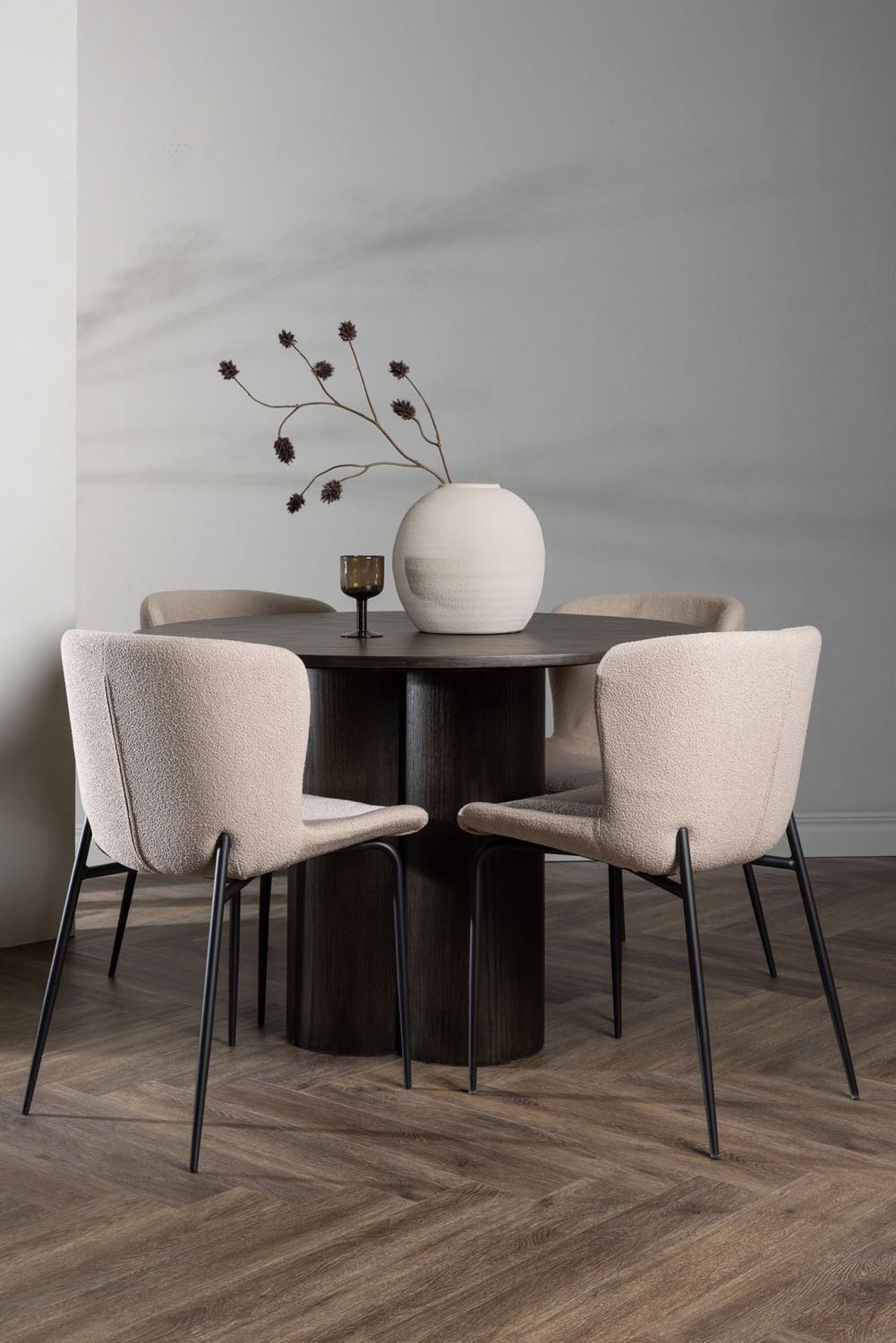 Olivia Esszimmer Set + Modesto ⌀110cm/4St. in Braun / Beige / Grau präsentiert im Onlineshop von KAQTU Design AG. Esszimmerset ist von Venture Home