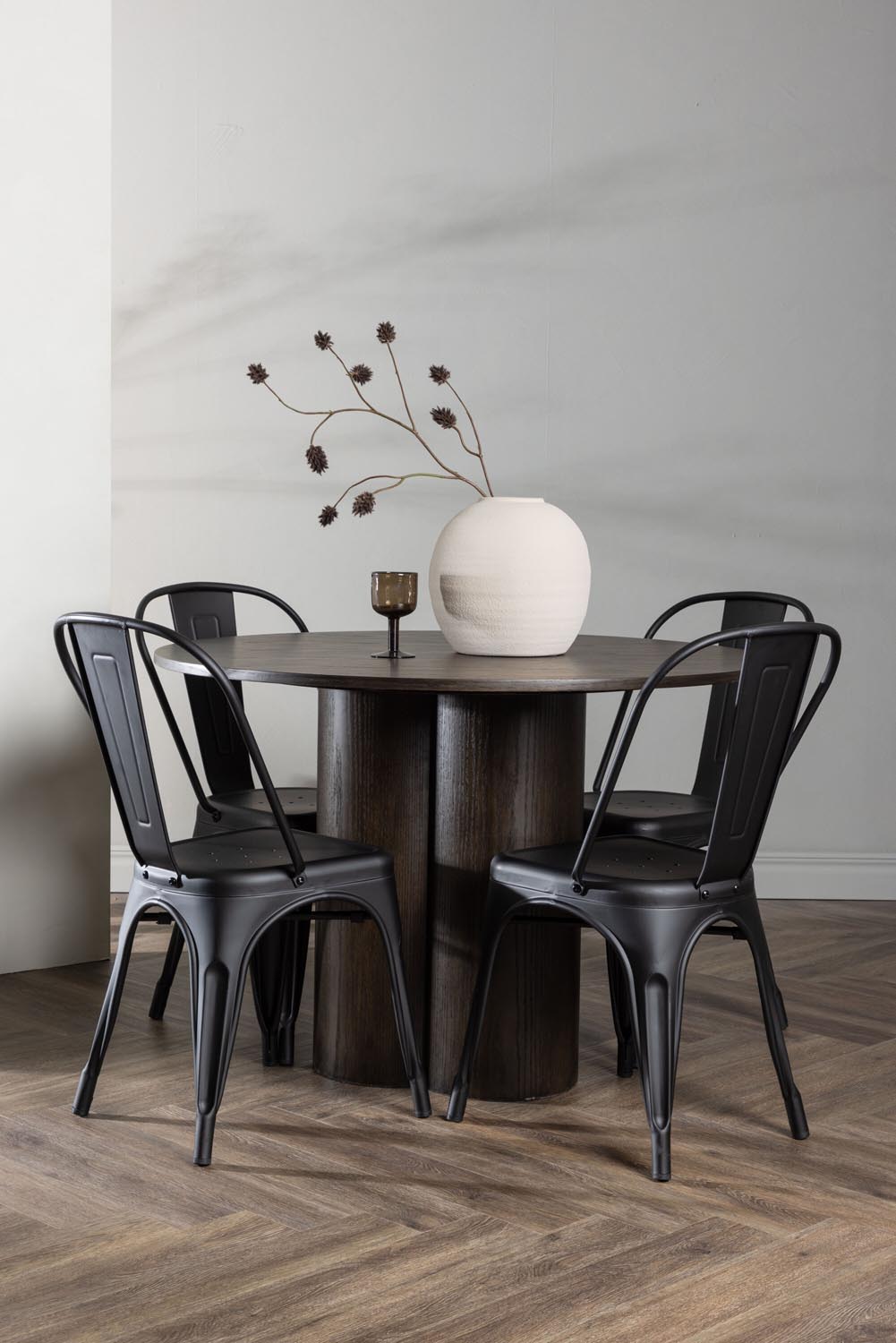 Olivia Esszimmer Set + Tempe ⌀110cm/4St. in Braun / Schwarz präsentiert im Onlineshop von KAQTU Design AG. Esszimmerset ist von Venture Home