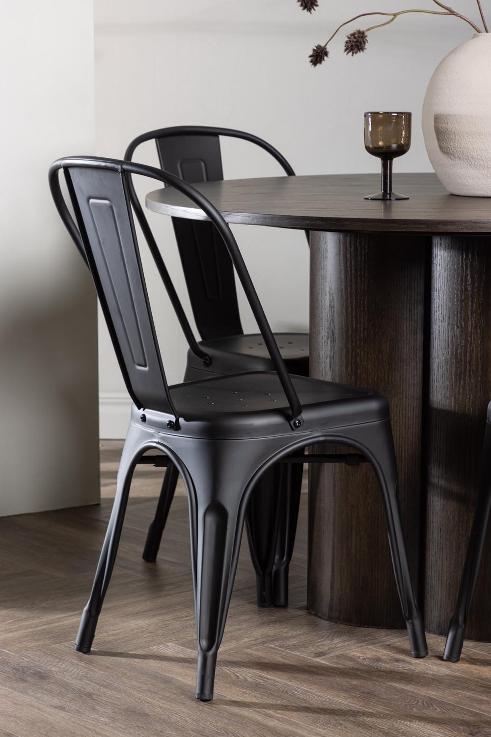 Olivia Esszimmer Set + Tempe ⌀110cm/4St. in Braun / Schwarz präsentiert im Onlineshop von KAQTU Design AG. Esszimmerset ist von Venture Home